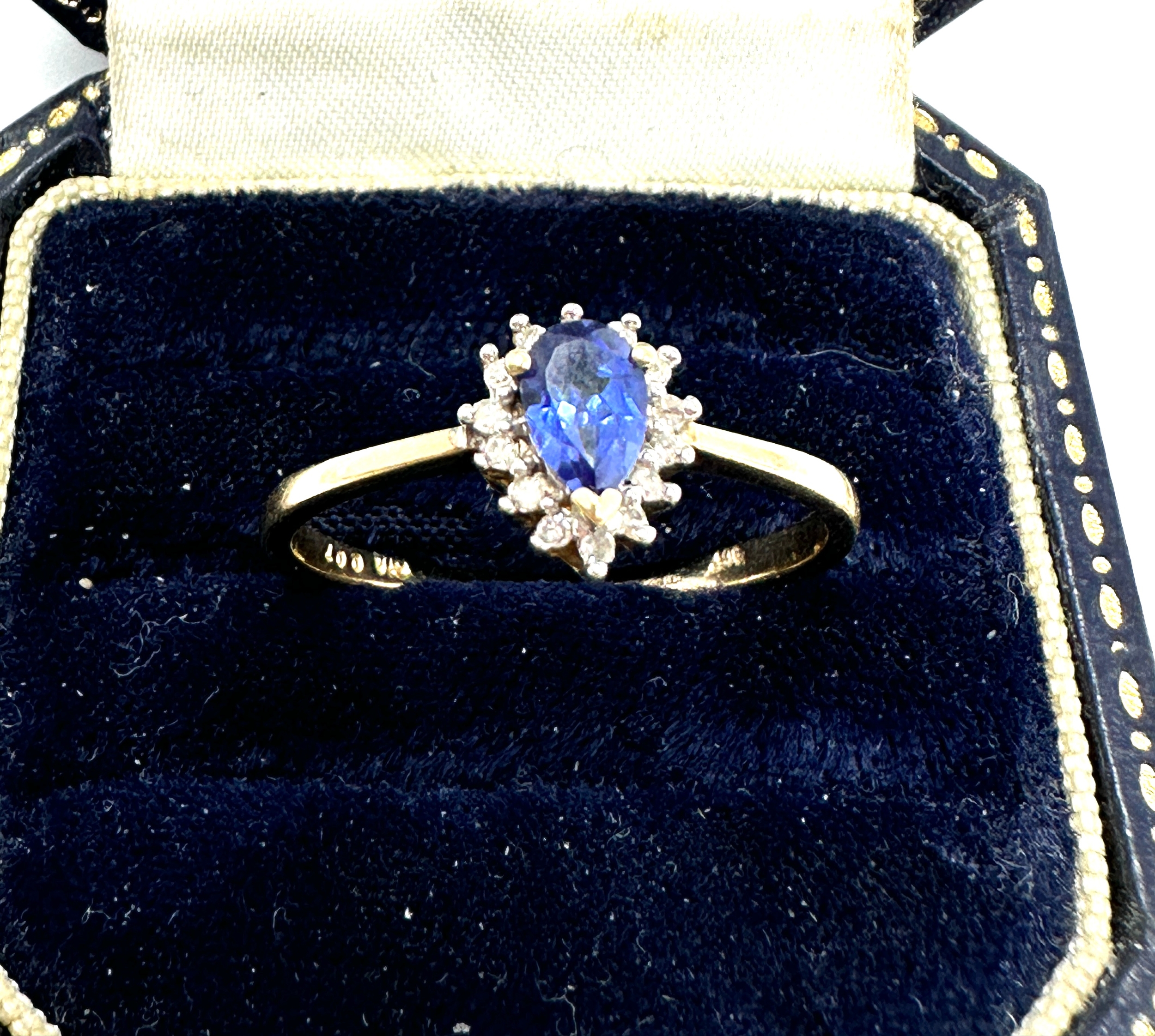 9ct gold diamond & tanzanite ring weight 2.2g