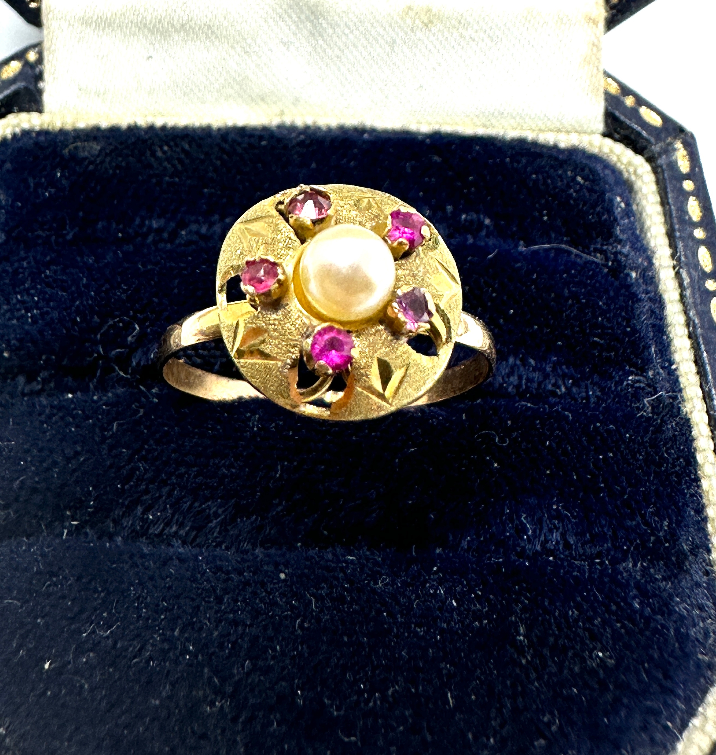 Vintage 18ct gold ruby & pearl ring weight 1.3g