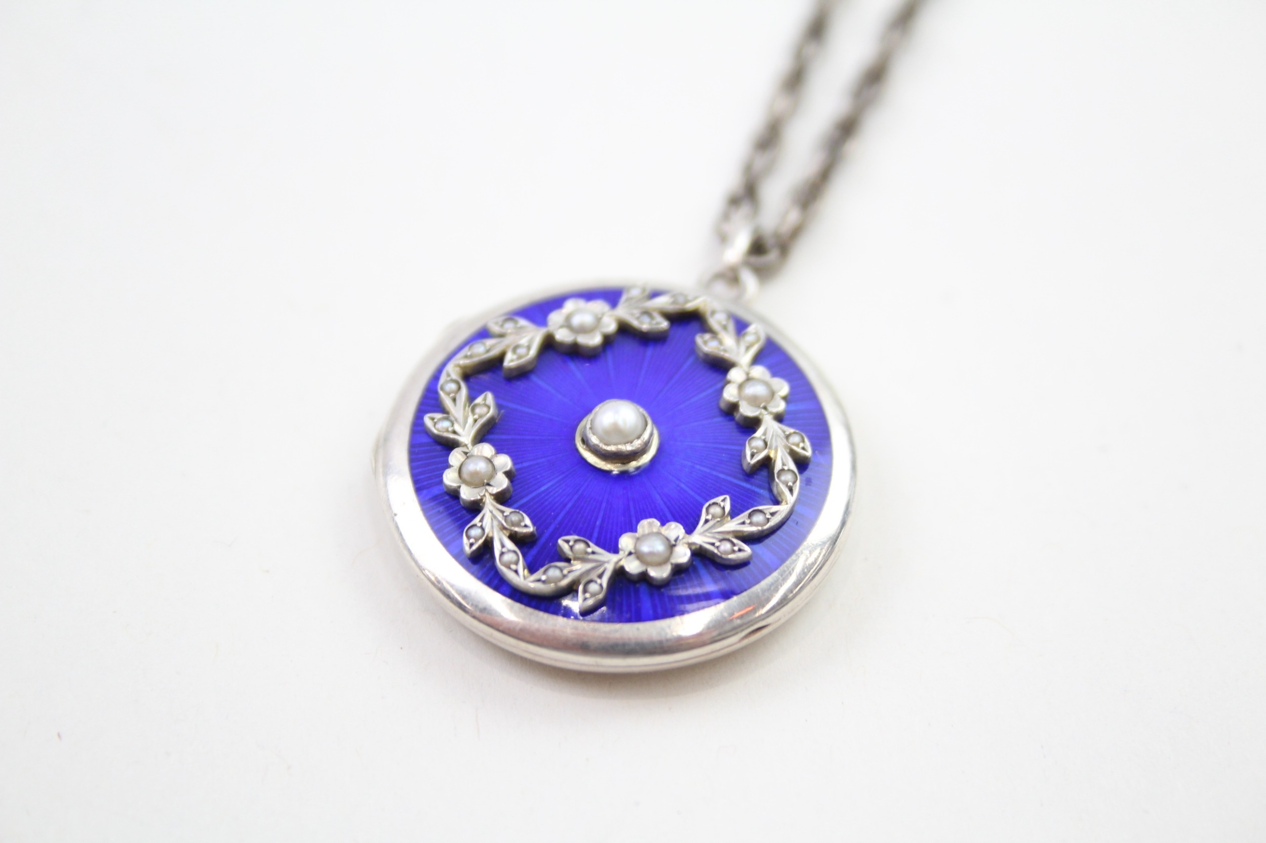 An edwardian silver enamel and seed pearl locket (19g)