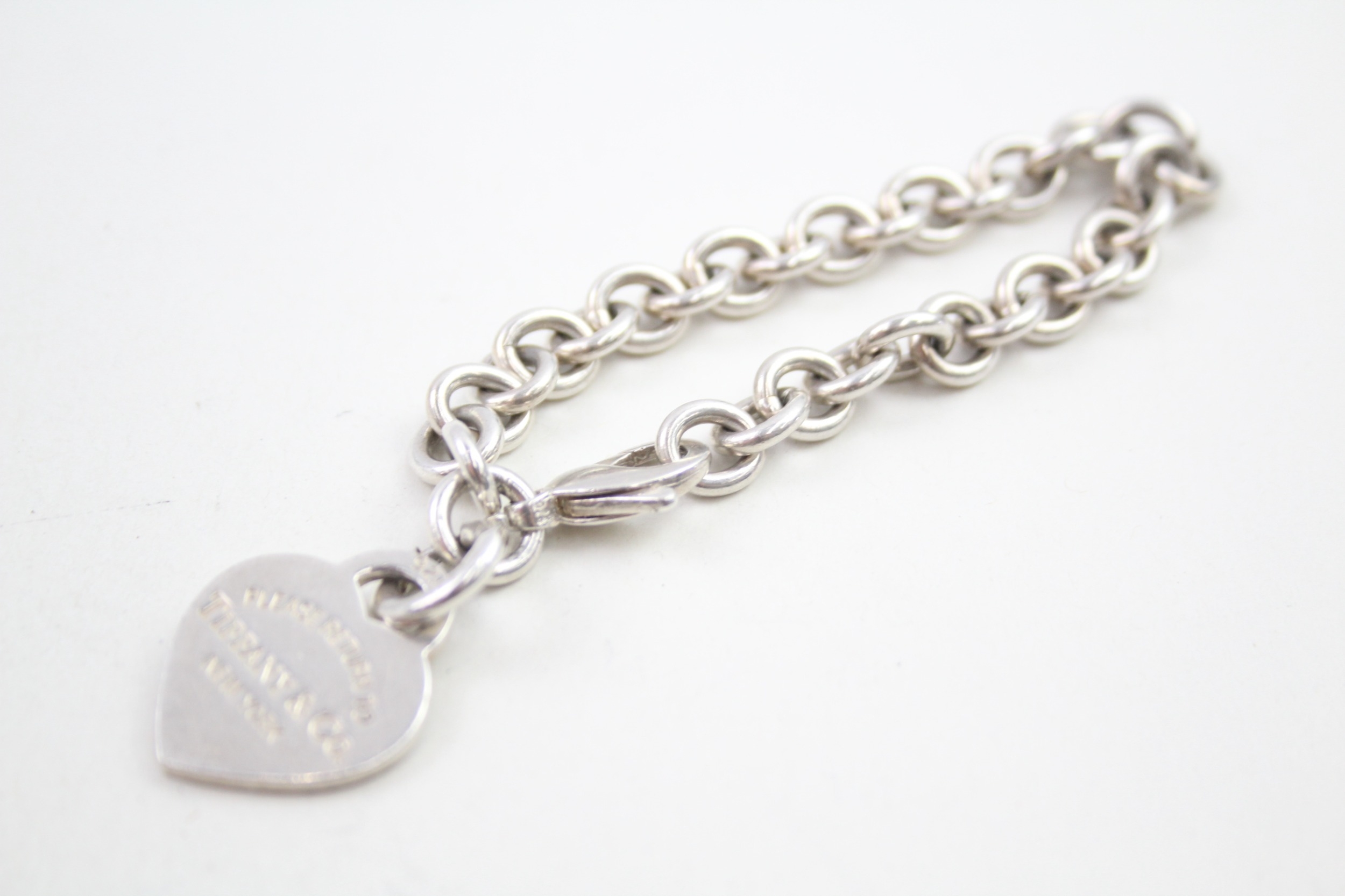 A silver bracelet by Tiffany and Co (29g) - Image 4 of 5