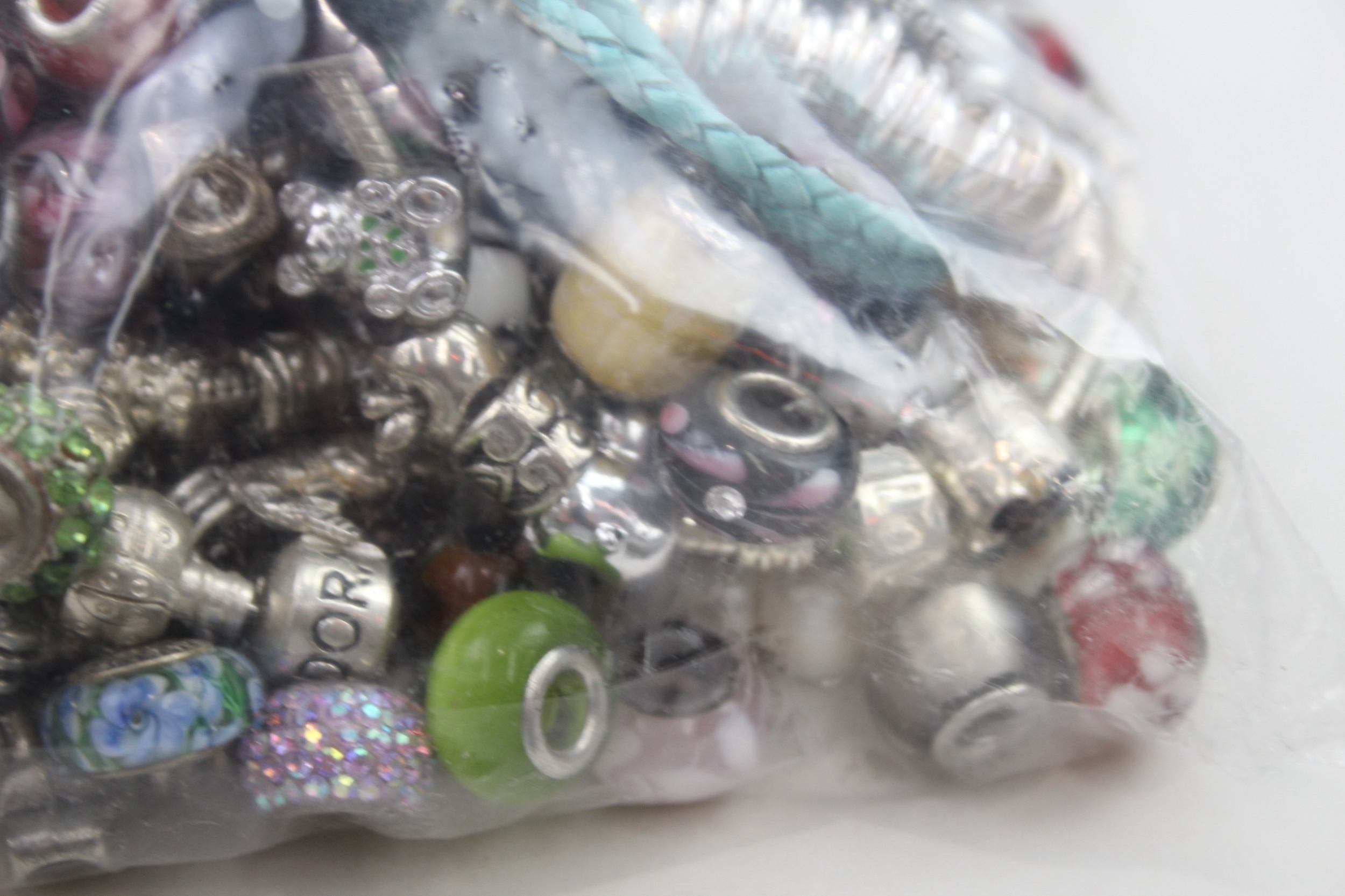 1.5kg Assorted fashion bracelets and charms - Image 3 of 6