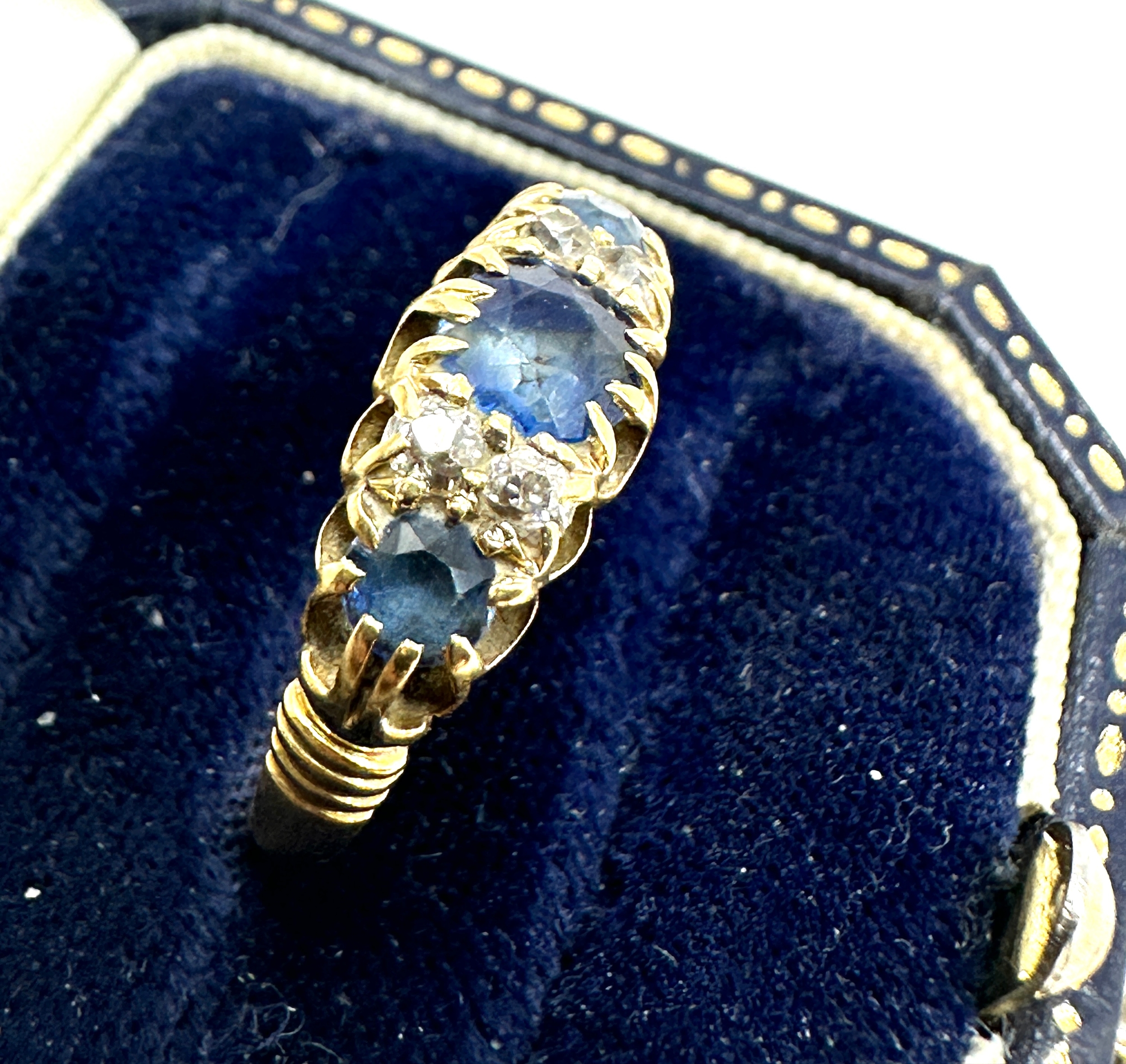 Antique 18ct gold sapphire & diamond ring weight 3.6g - Image 2 of 4
