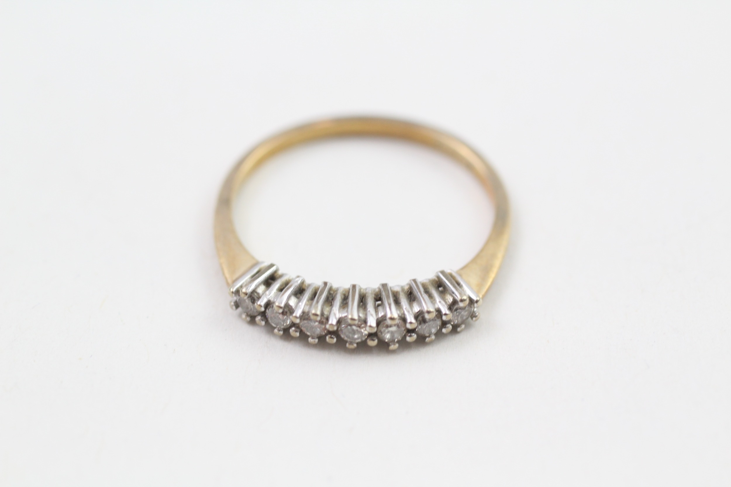 9ct gold vintage diamond half eternity ring, claw set (1.3g)