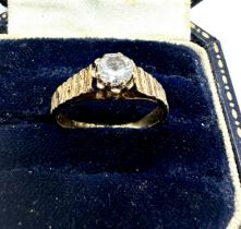 9ct gold white gem stone ring weight 2g