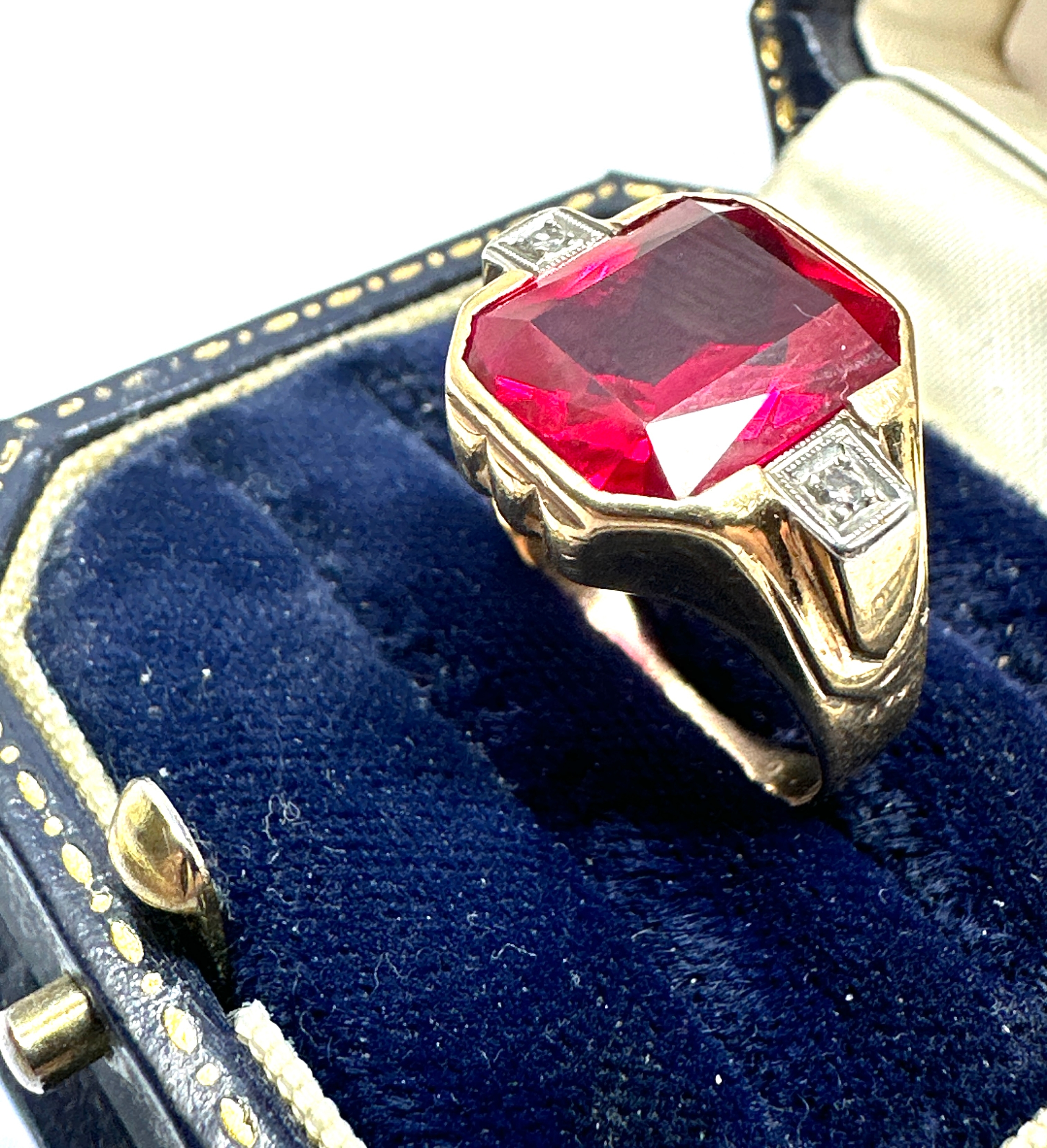 10ct gold diamond & synthetic ruby ring weight 5.9g - Image 3 of 4