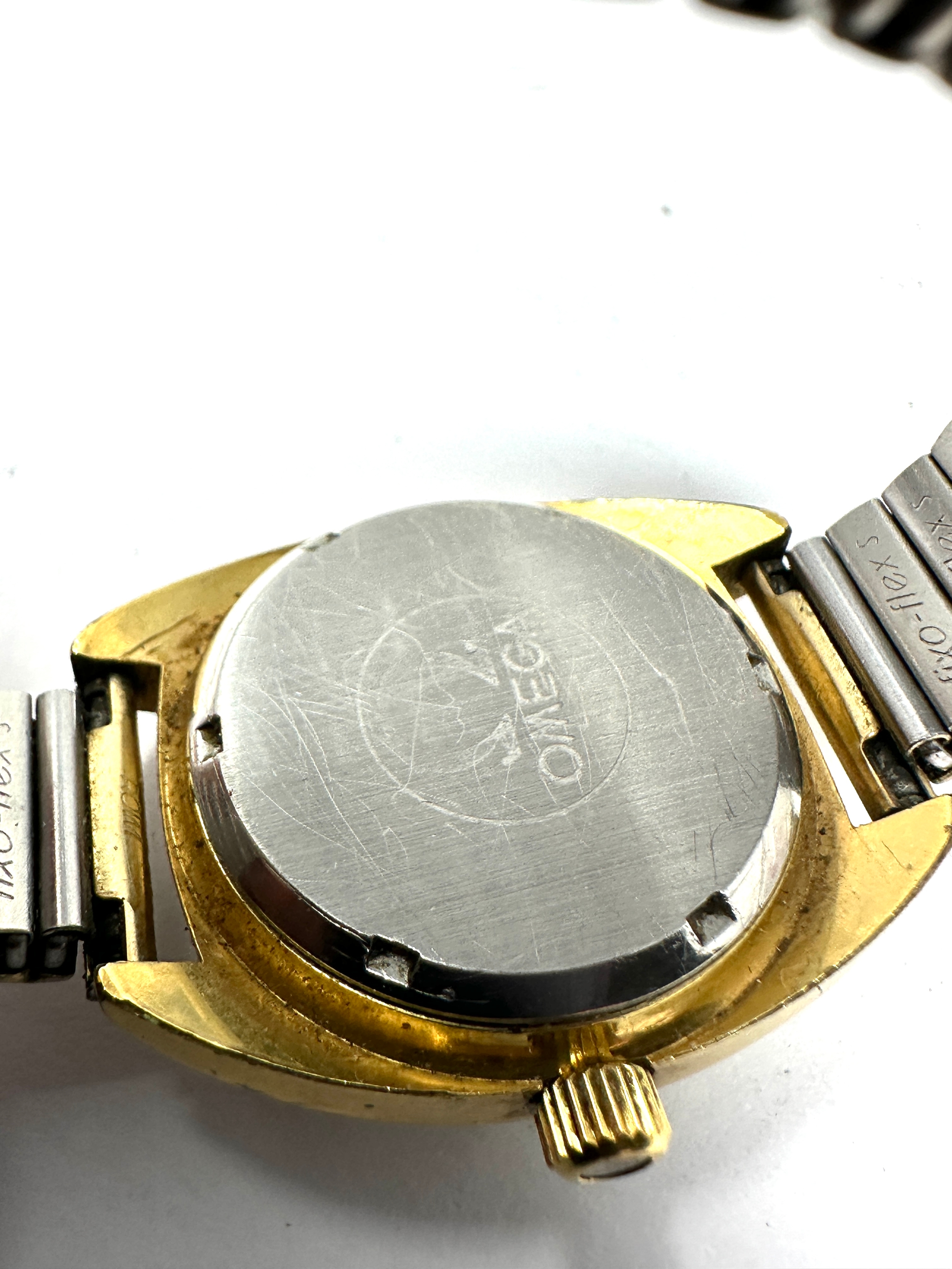 Vintage Ladies 0mega geneve megaquartz 32 KHz date gold plated quartz wristwatch the watch is - Image 4 of 4