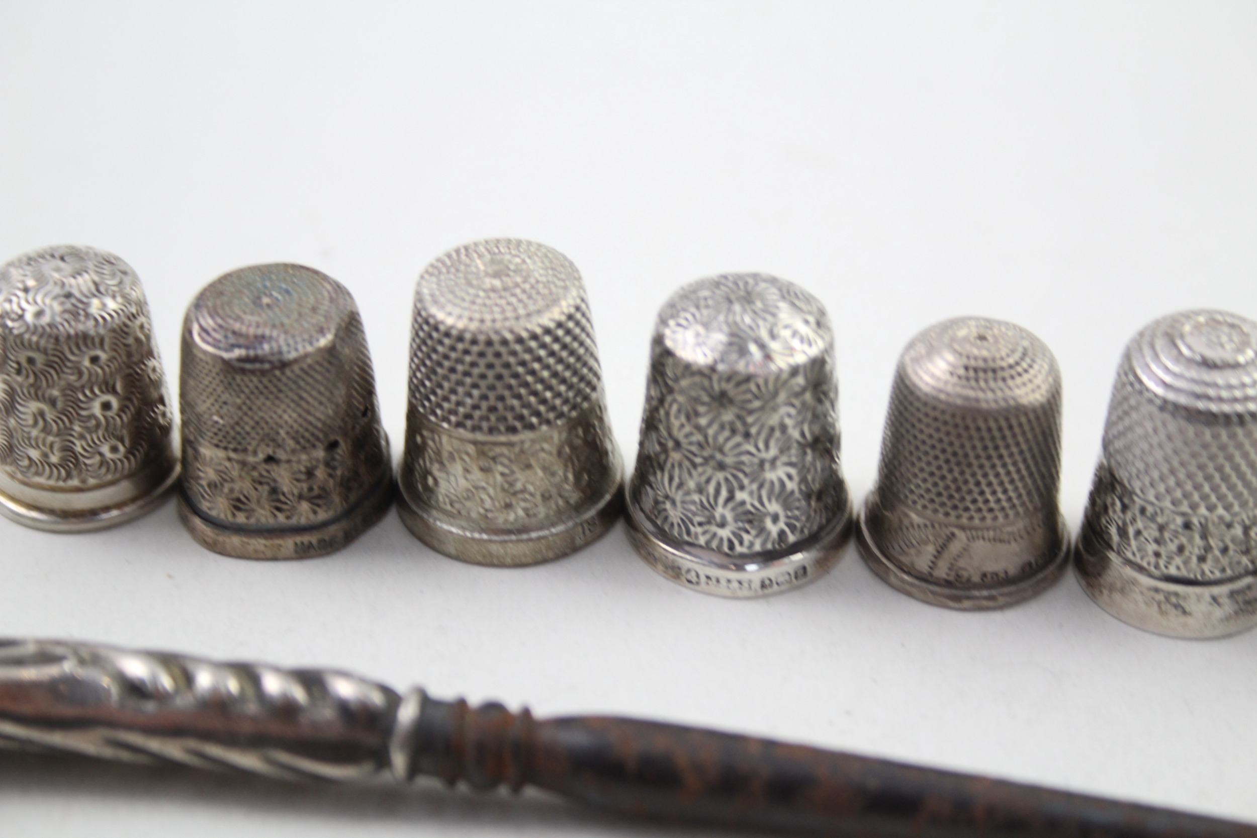 8 x .925 sterling thimbles & handled button hook - Image 4 of 6