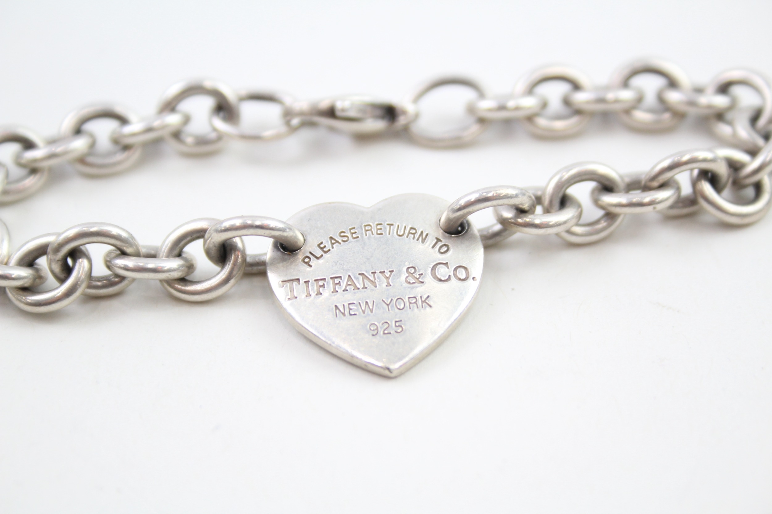 A silver bracelet by Tiffany and Co (26g) - Image 2 of 5