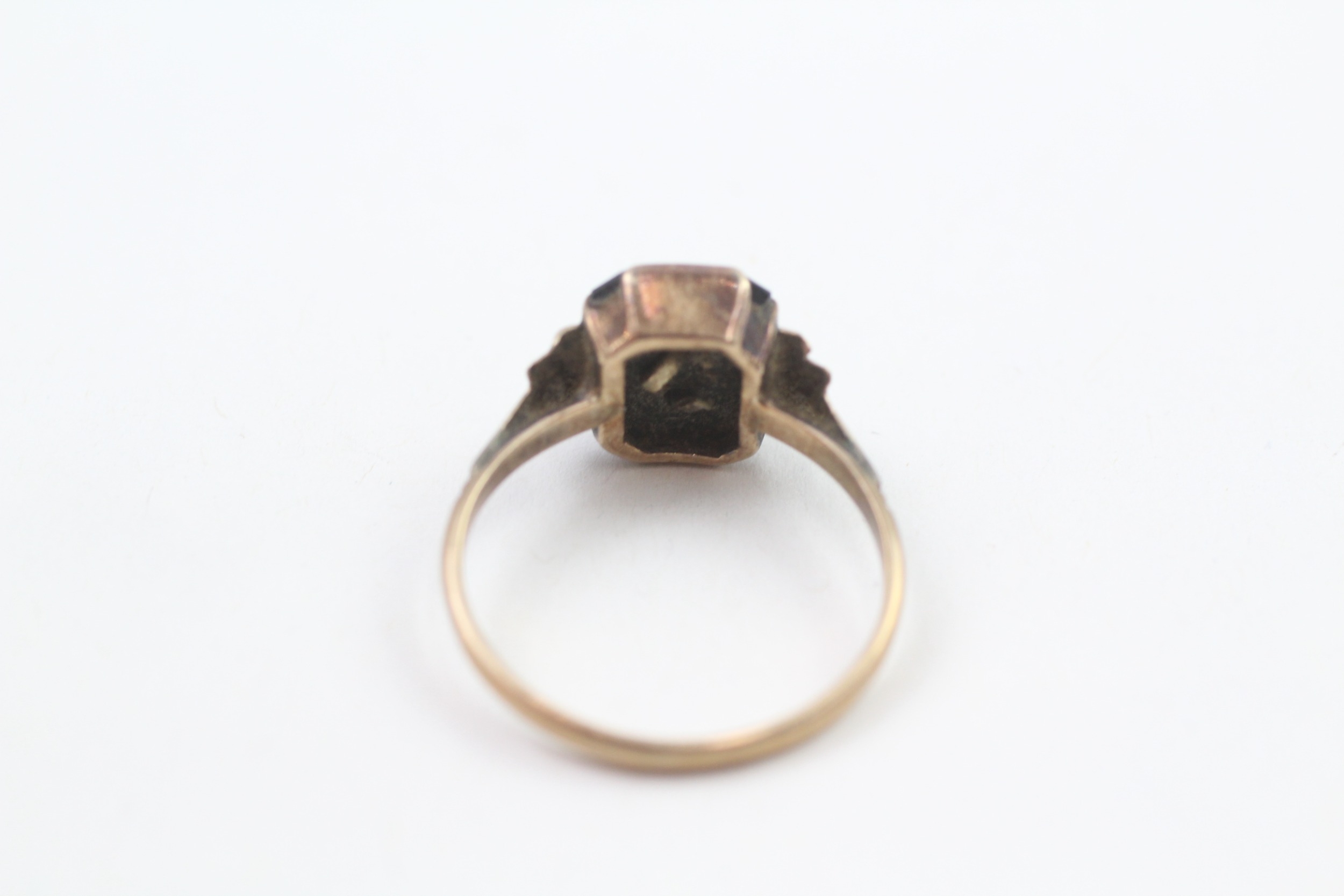 9ct gold vintage black onyx letter 'C' dress ring (2g) - Image 4 of 4