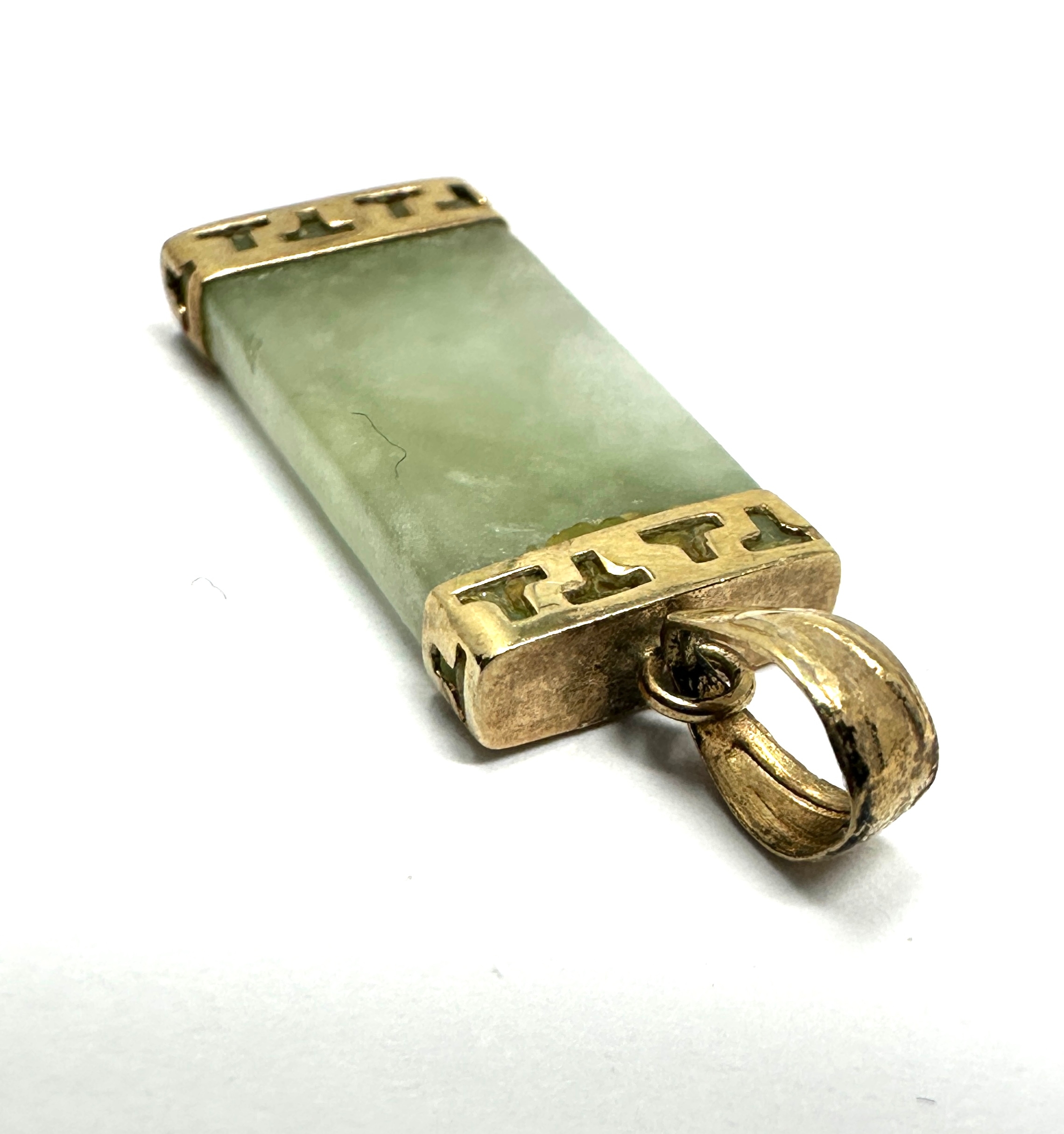 9ct gold jade pendant measures approx 2.2cm drop by 1cm wide weight 1.8g - Image 2 of 3