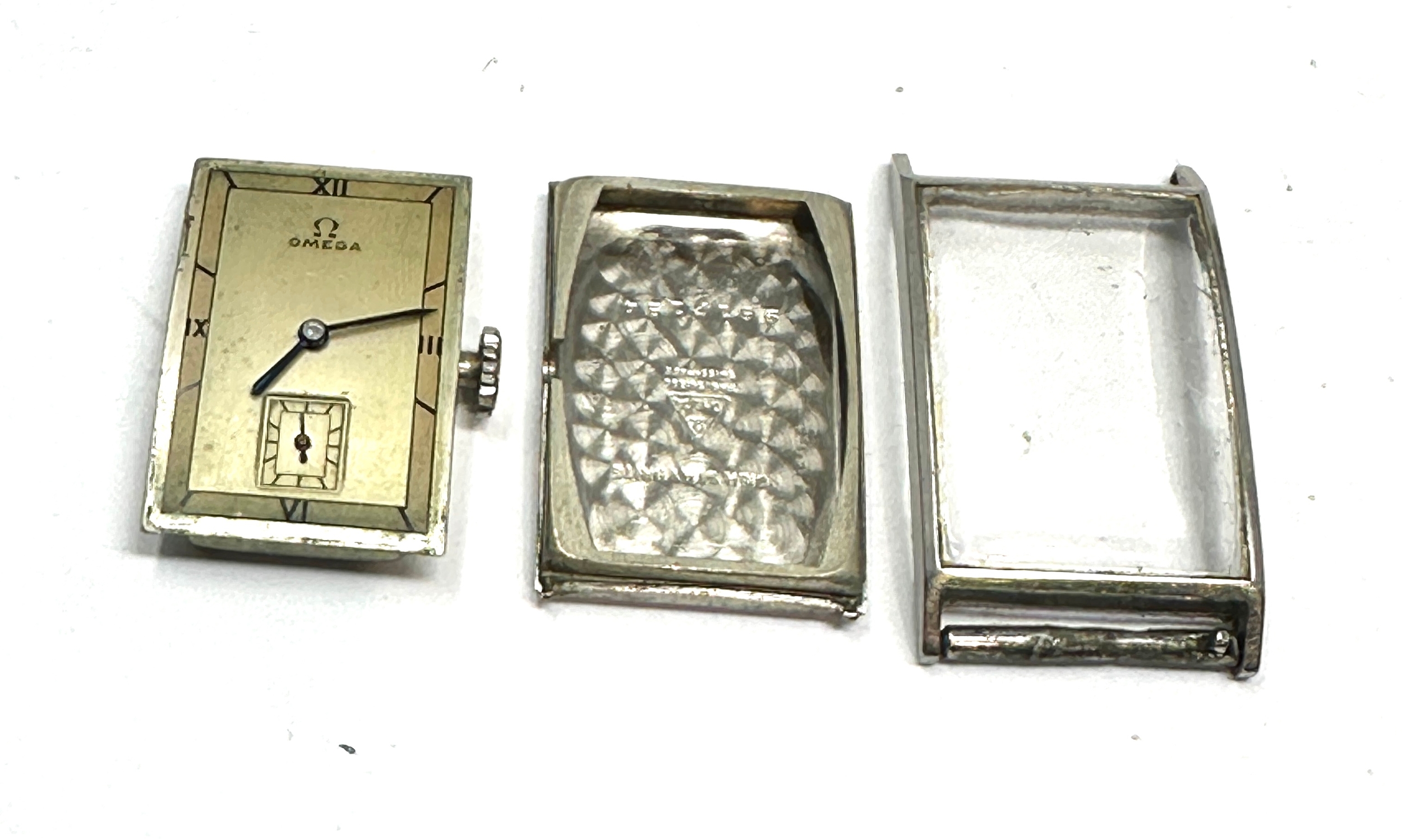 Early 1930s Vintage gents omega steel wristwatch the watch is ticking - Image 3 of 7