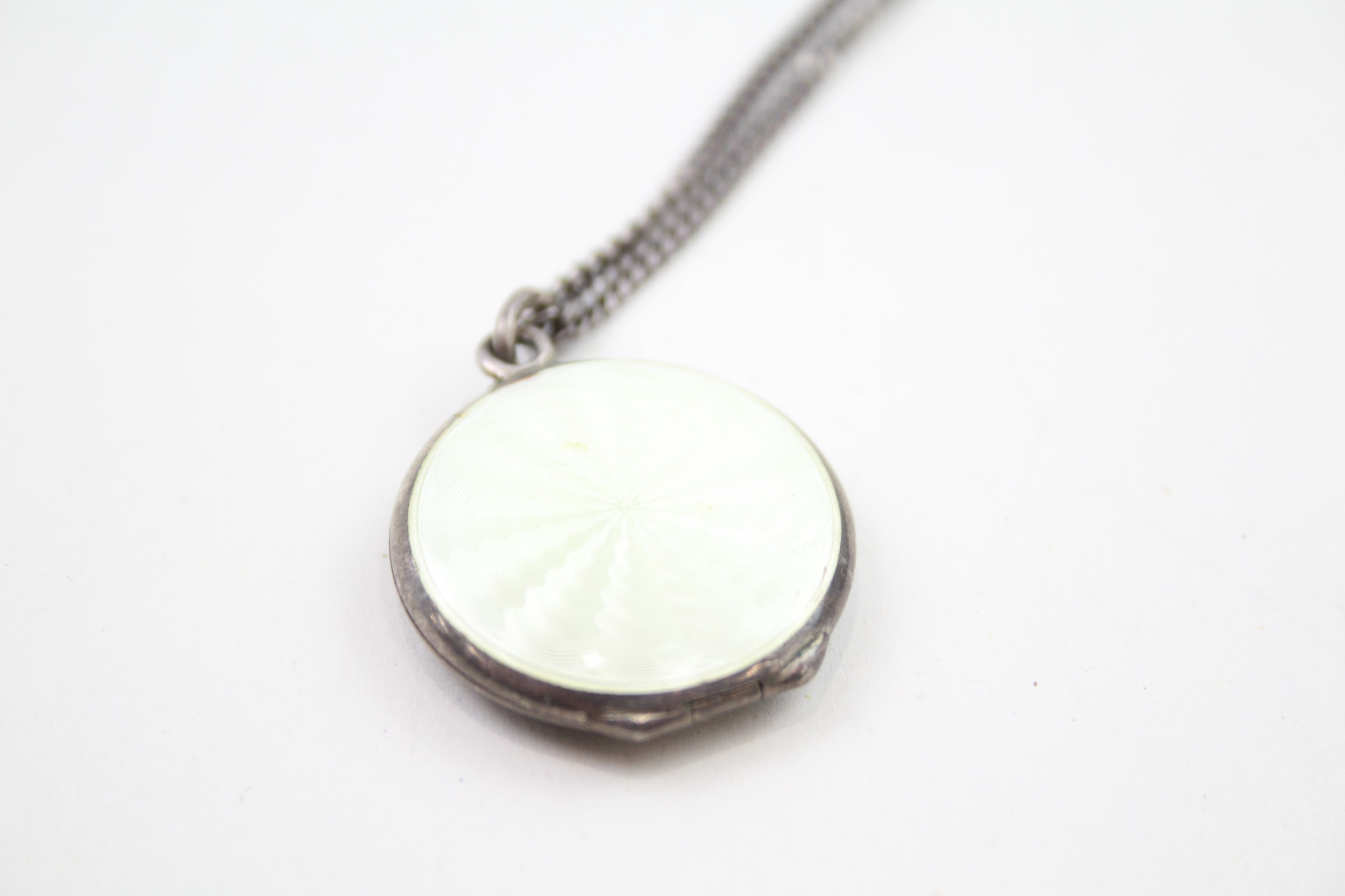 A silver floral guilloche enamel locket with chain (17g) - Image 3 of 5