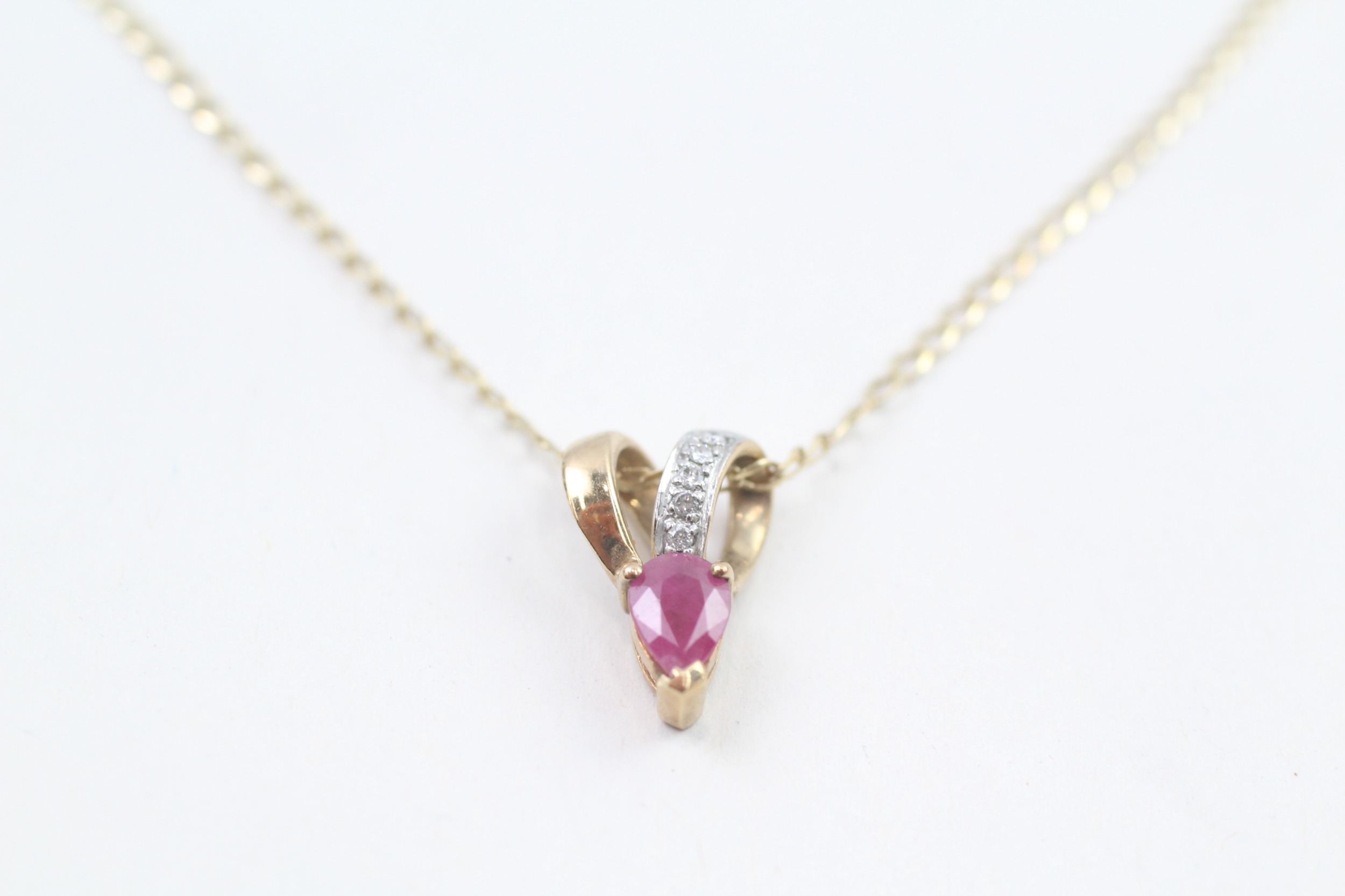 9ct gold pear cut ruby & diamond pendant necklace (2.1g)