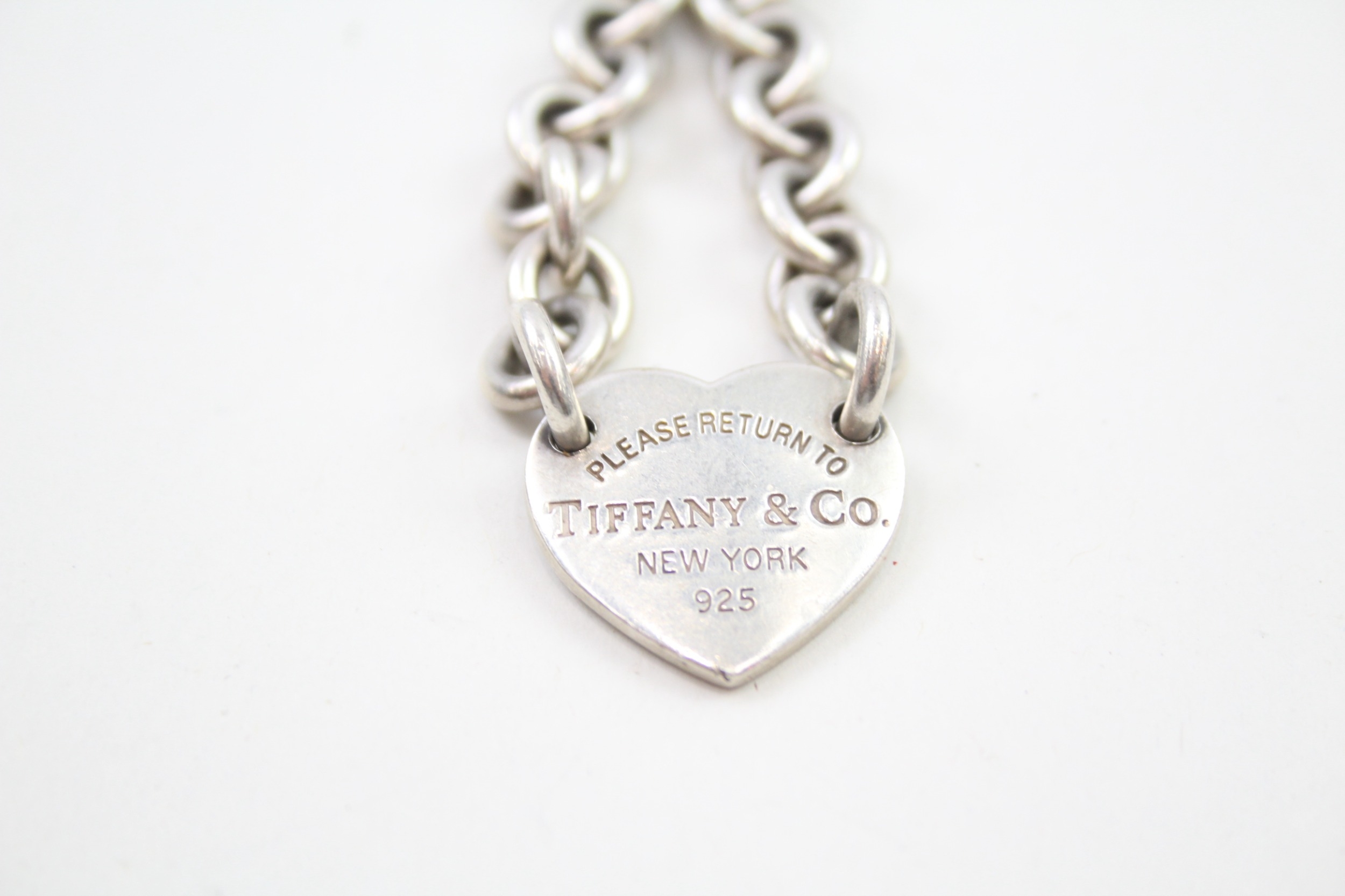A silver bracelet by Tiffany and Co (26g) - Image 4 of 5