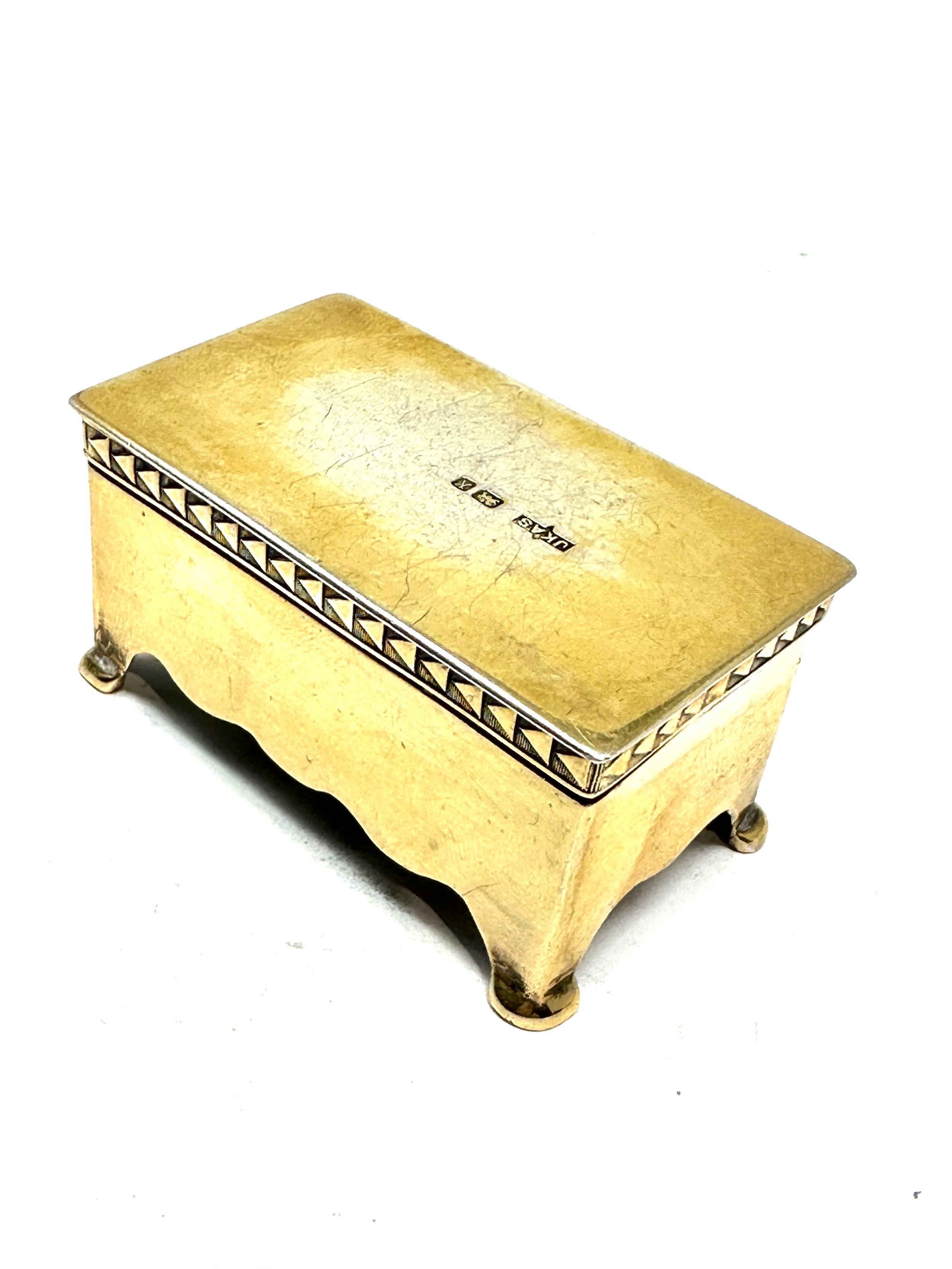 Antique silver snuff box measures approx 5cm by 3cm height 2.5cm - Image 2 of 4