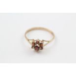 9ct gold vintage garnet cluster ring with split shoulders, Hallmarked Birmingham 1988 (1.1g)