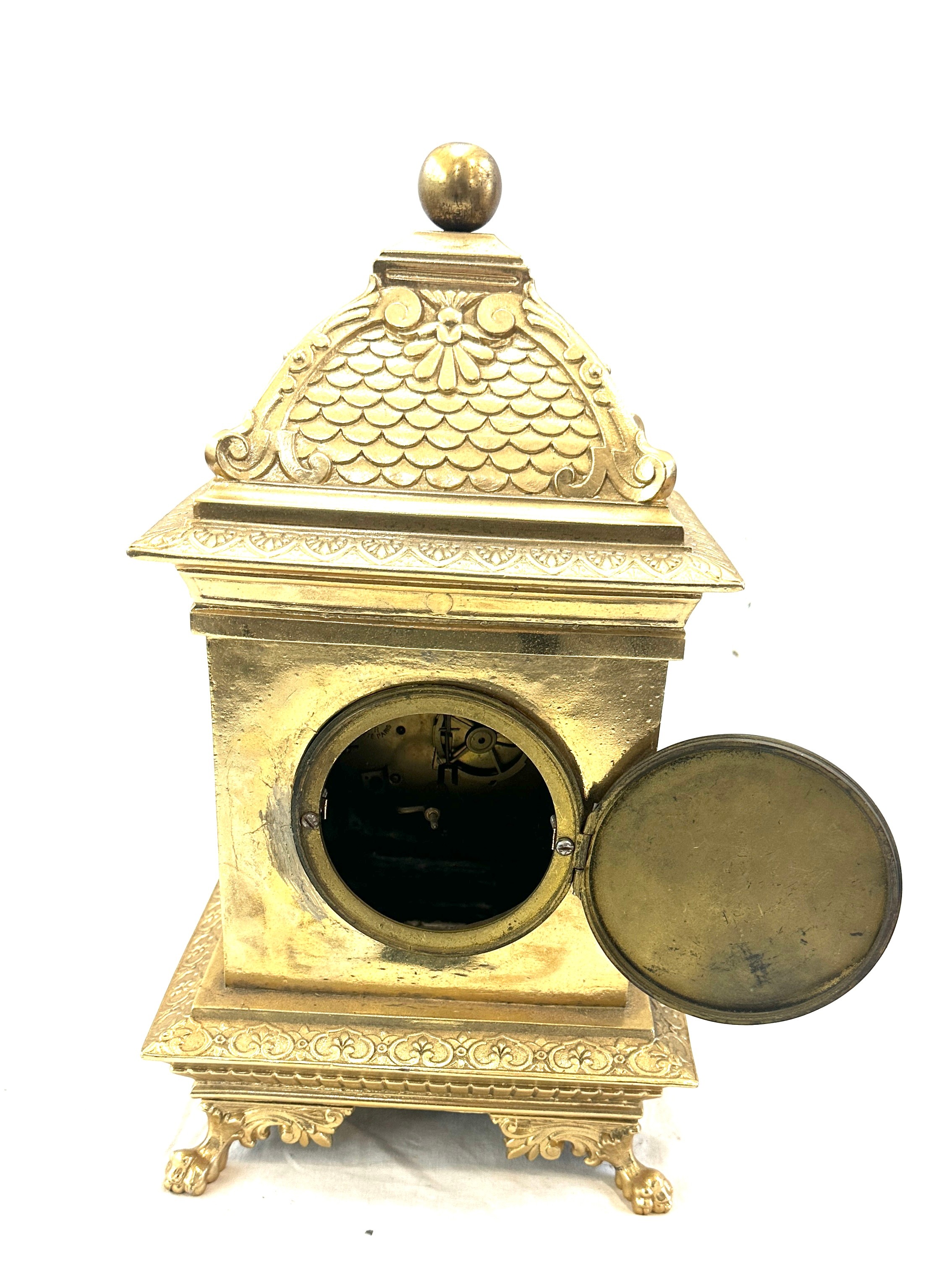 Vintage brass 2 key hole mantel clock with key and pendulum, approximate measurements Height 14 - Image 5 of 5