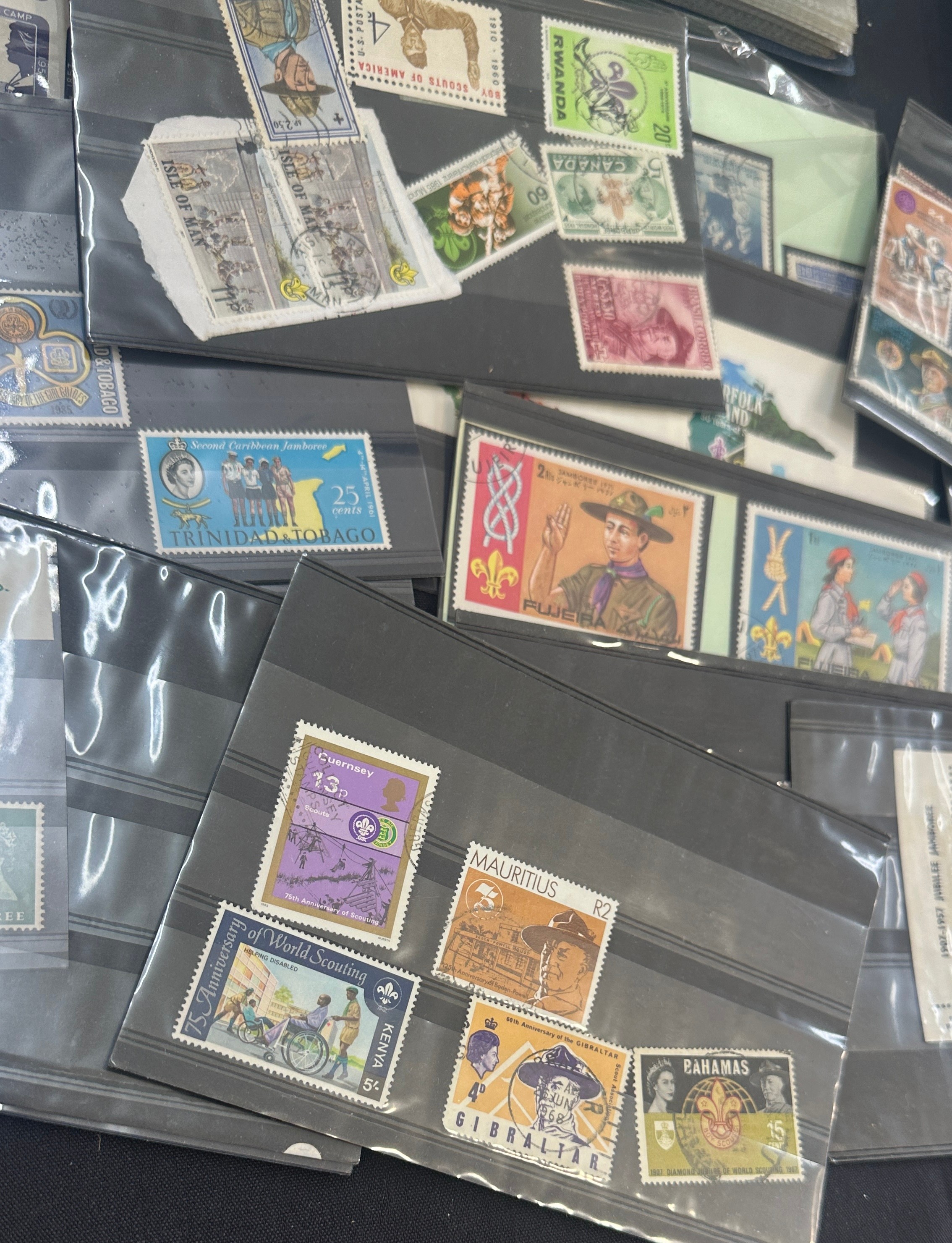 Selection of vintage cigarette cards and stamps - Bild 6 aus 11