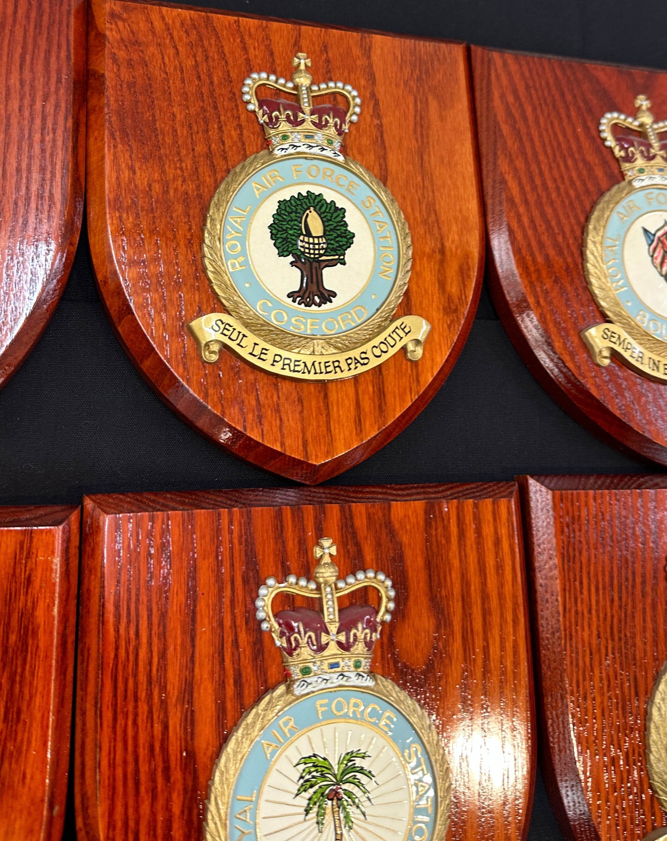 Selection of assorted wall plaque shields - Image 9 of 10
