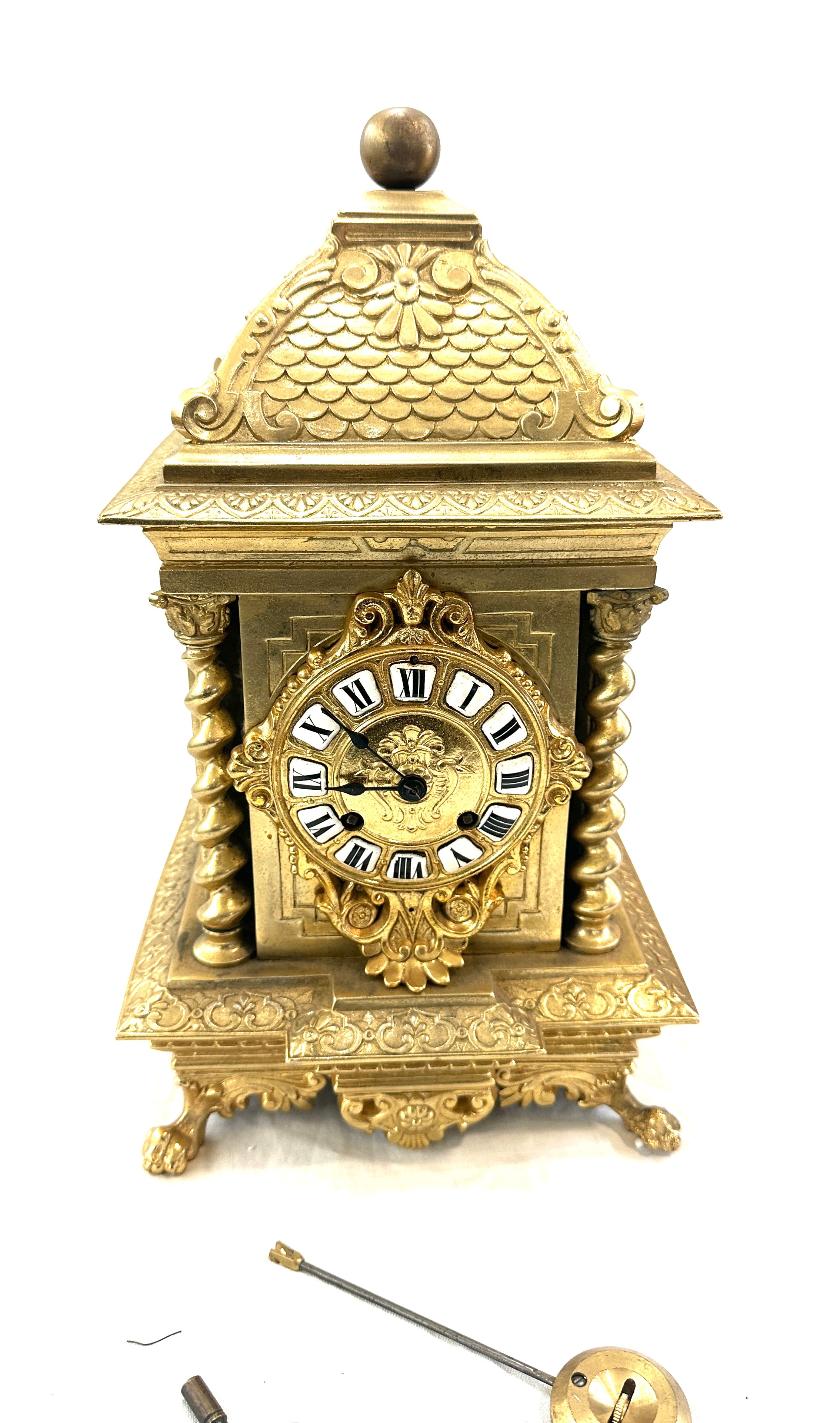 Vintage brass 2 key hole mantel clock with key and pendulum, approximate measurements Height 14 - Image 2 of 5