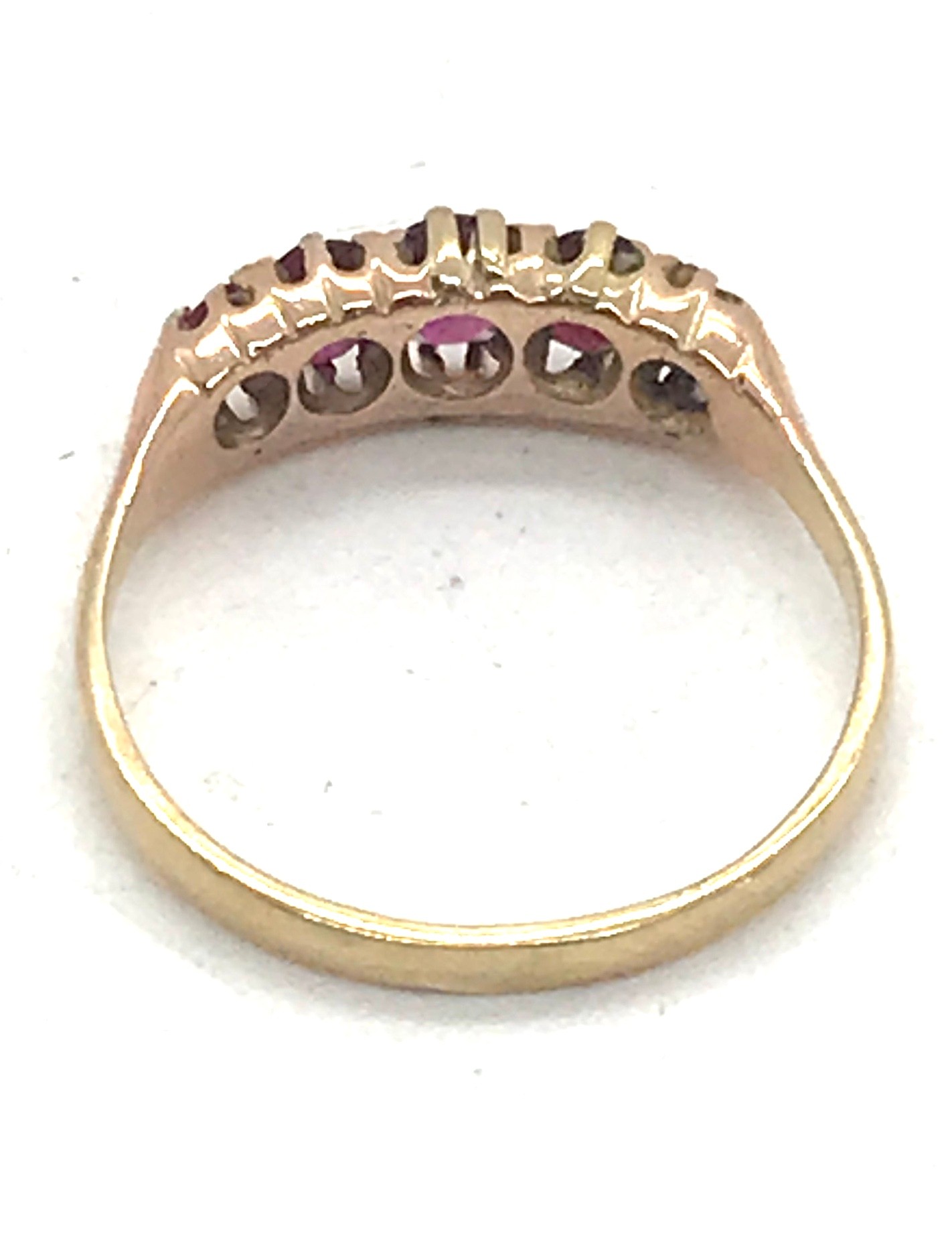 9ct gold 5 sone garnet dress ring. 2.6grams - Image 3 of 4