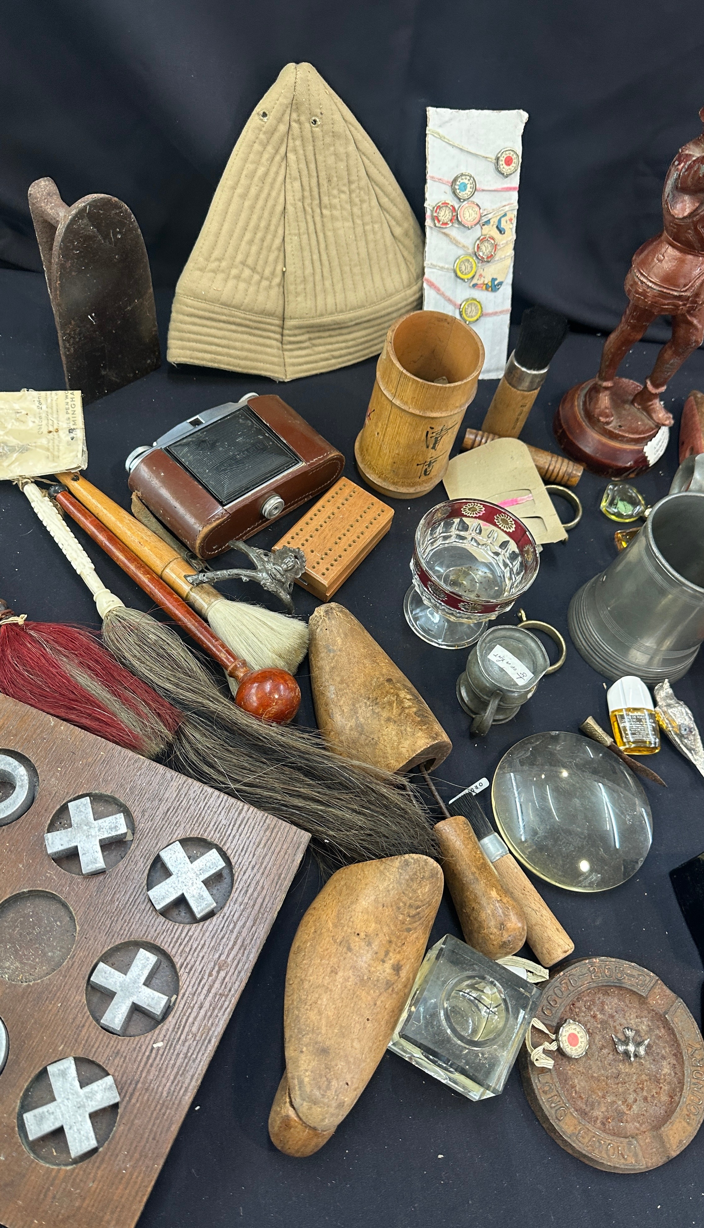 Large selection of miscellaneous to include Spelter, figure, vintage camera, wooden shoe horns, - Bild 3 aus 6
