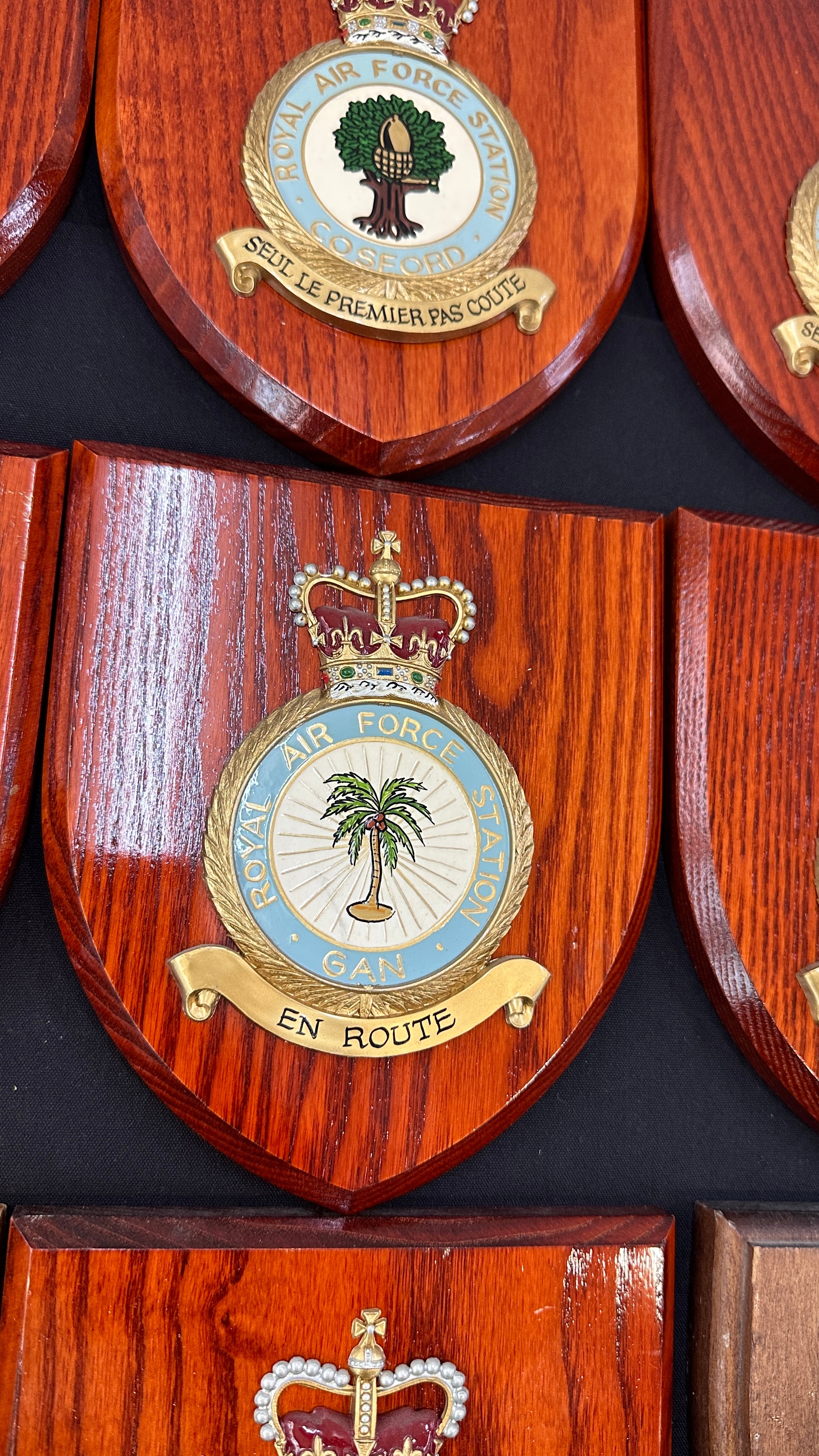 Selection of assorted wall plaque shields - Image 6 of 10