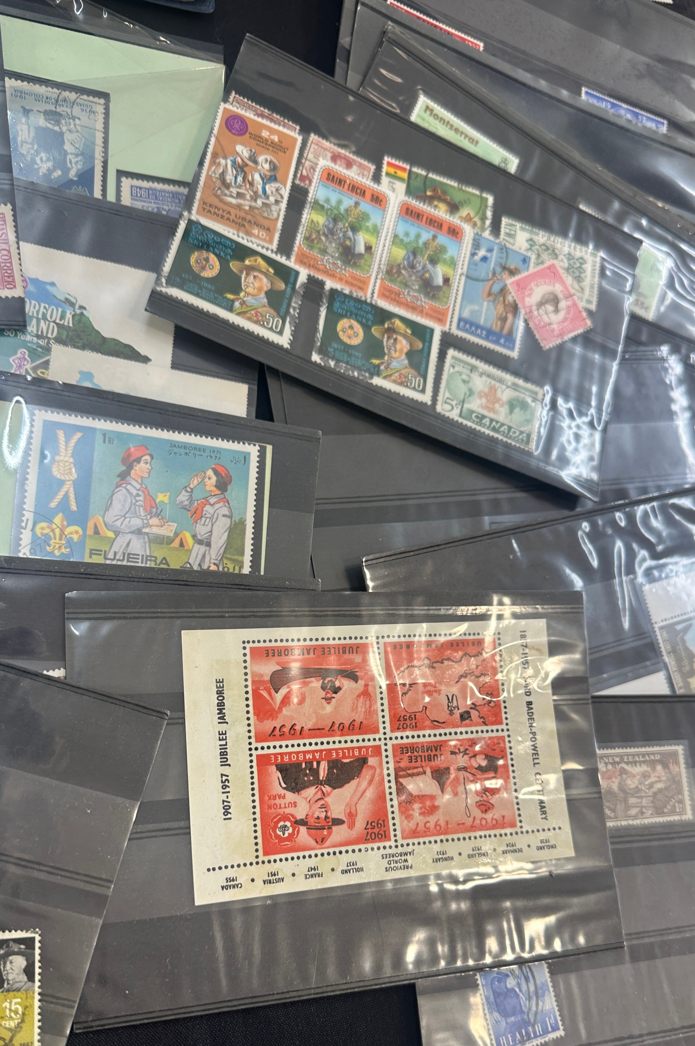 Selection of vintage cigarette cards and stamps - Bild 5 aus 11