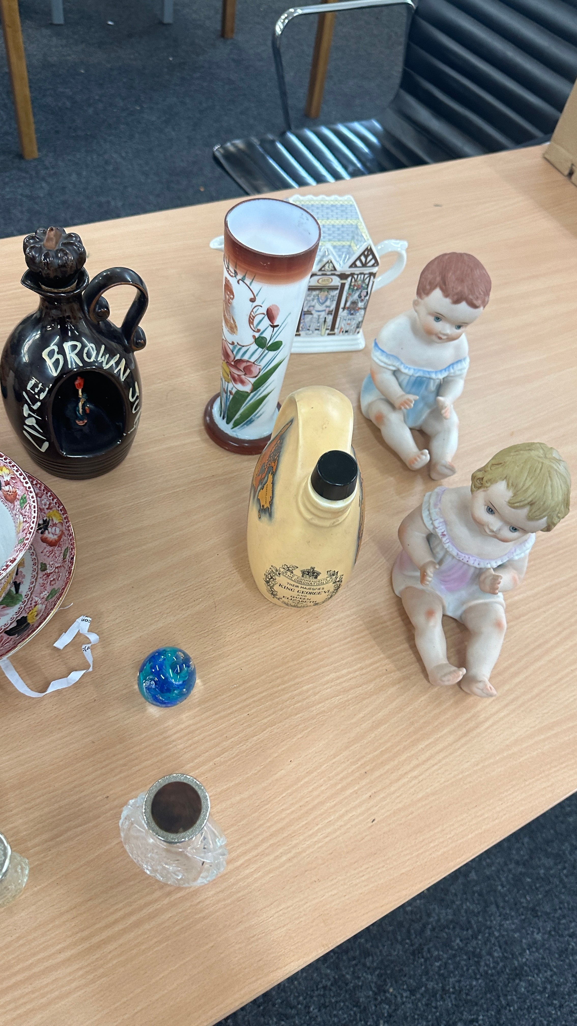 Selection of China to include Wade tea pot, Slyvac, Royal Doulton character jugs etc - Image 4 of 4