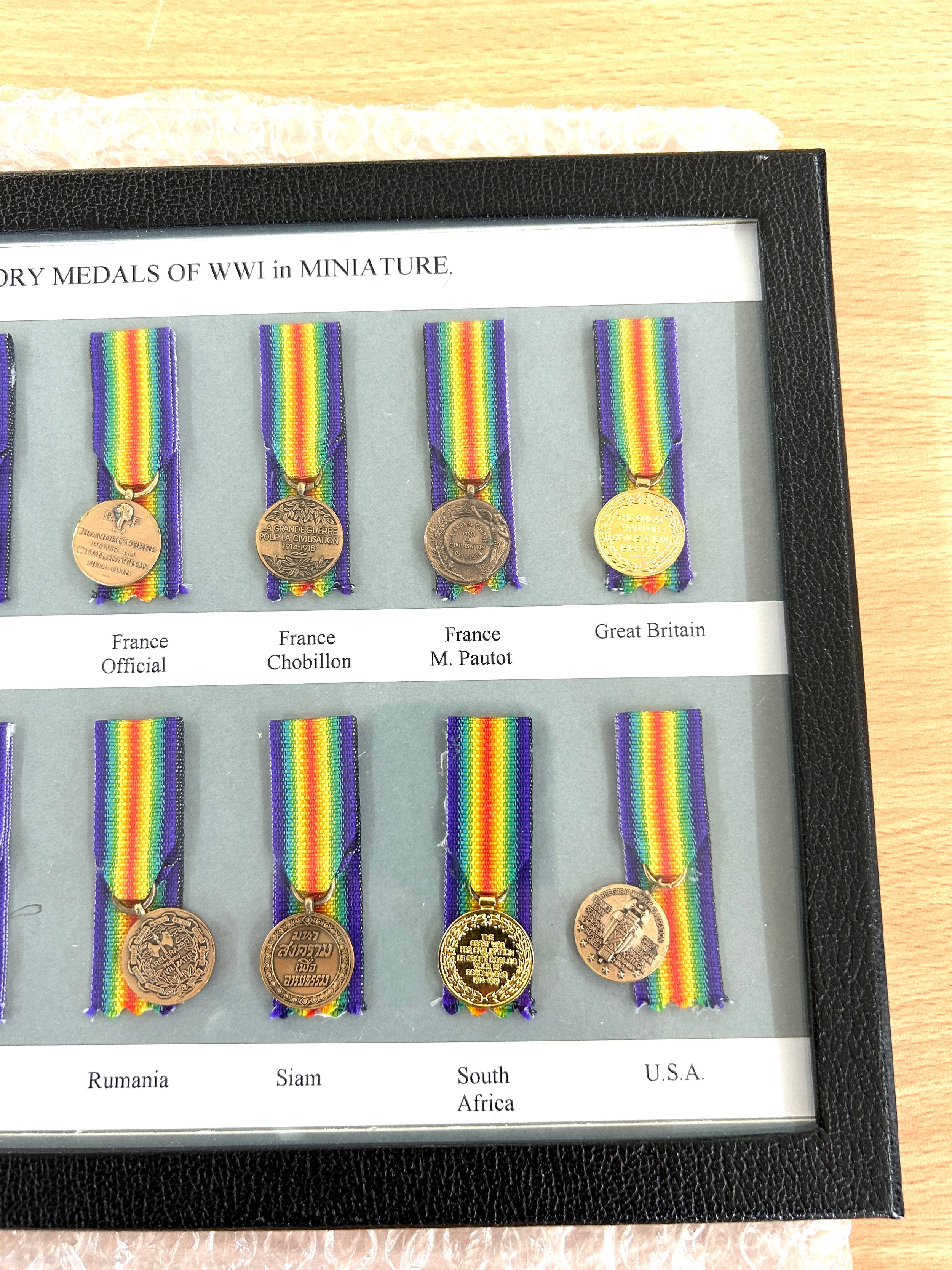 A frame set of 16 x WW1 inter-allied miniature victory medals - Image 2 of 3