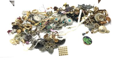 Large selection of vintage and later costume jewellery