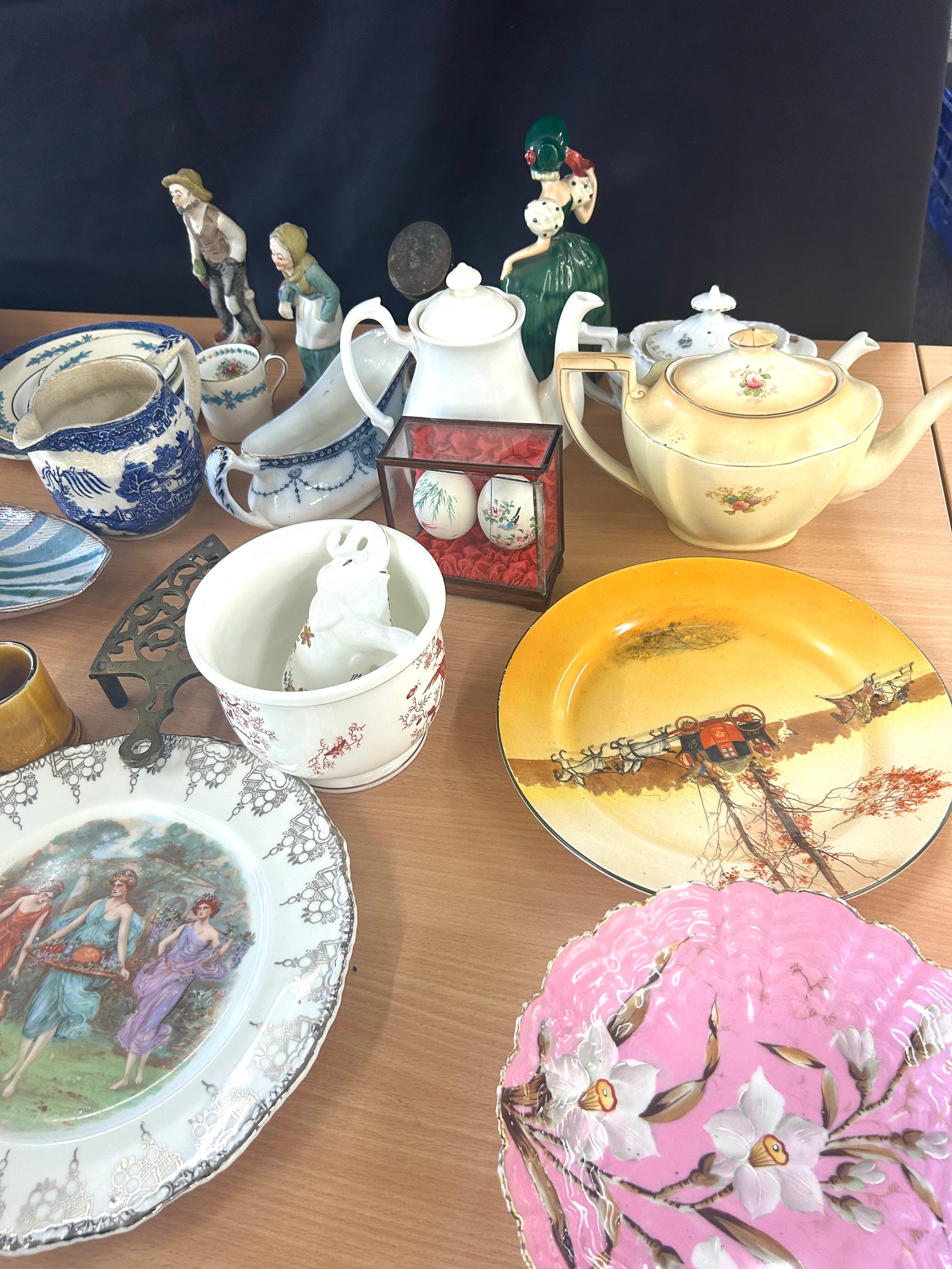 Selection of miscellaneous to include wall plates, lady figures, tea pots etc - Image 2 of 8