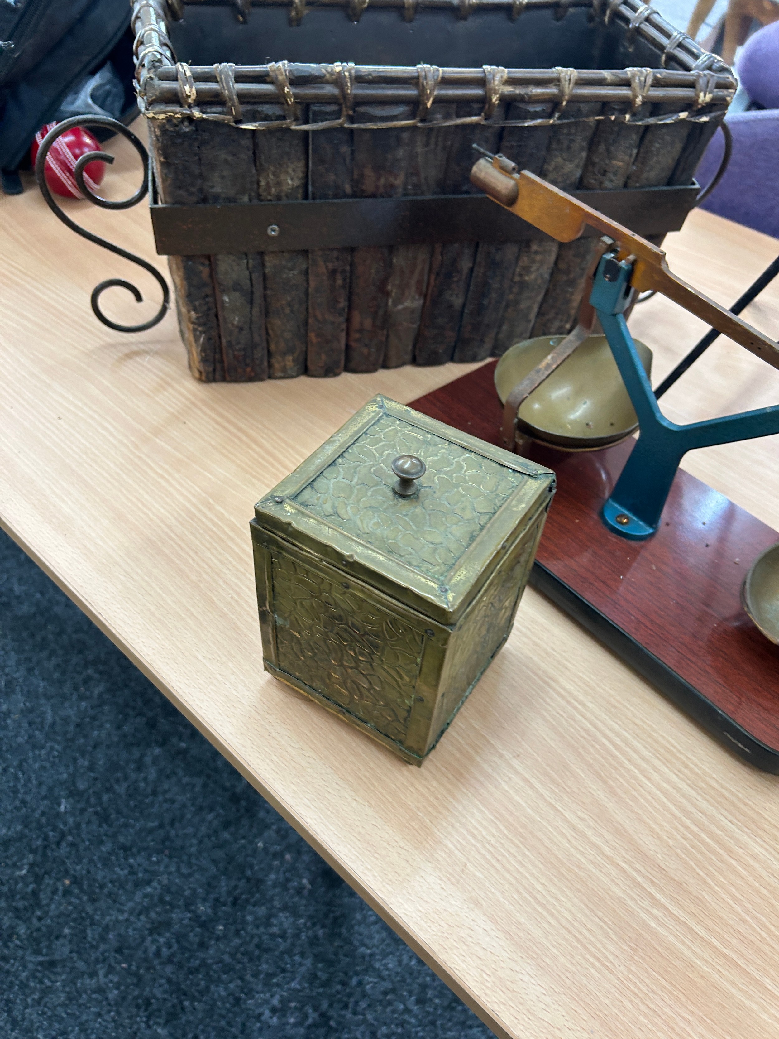 Selection of collectables includes scales, swing, basket etc - Image 4 of 5