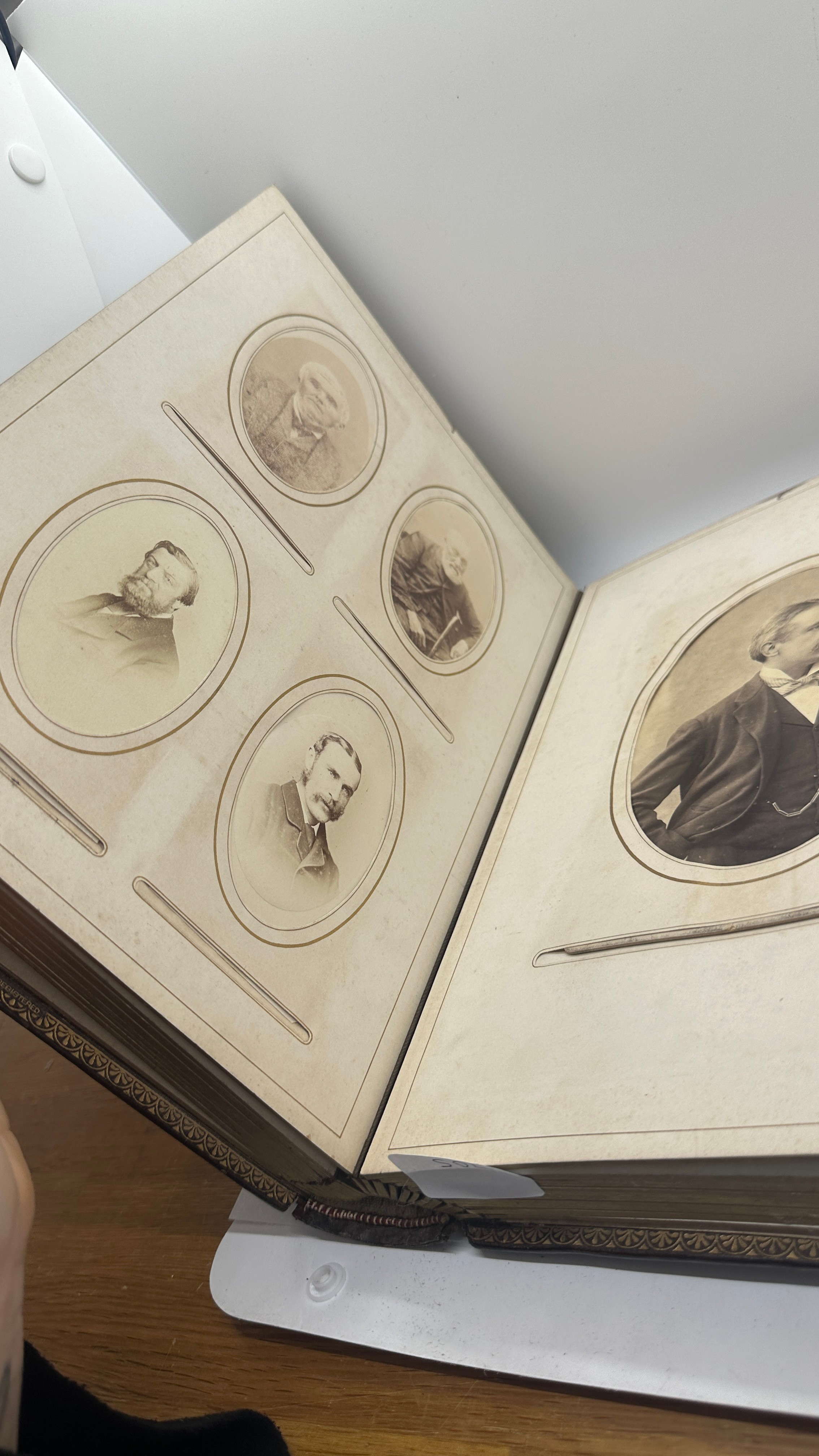 Fine Antique Photograph album with Carte de Visite and cabinet cards many finely decorated pages - Image 7 of 10