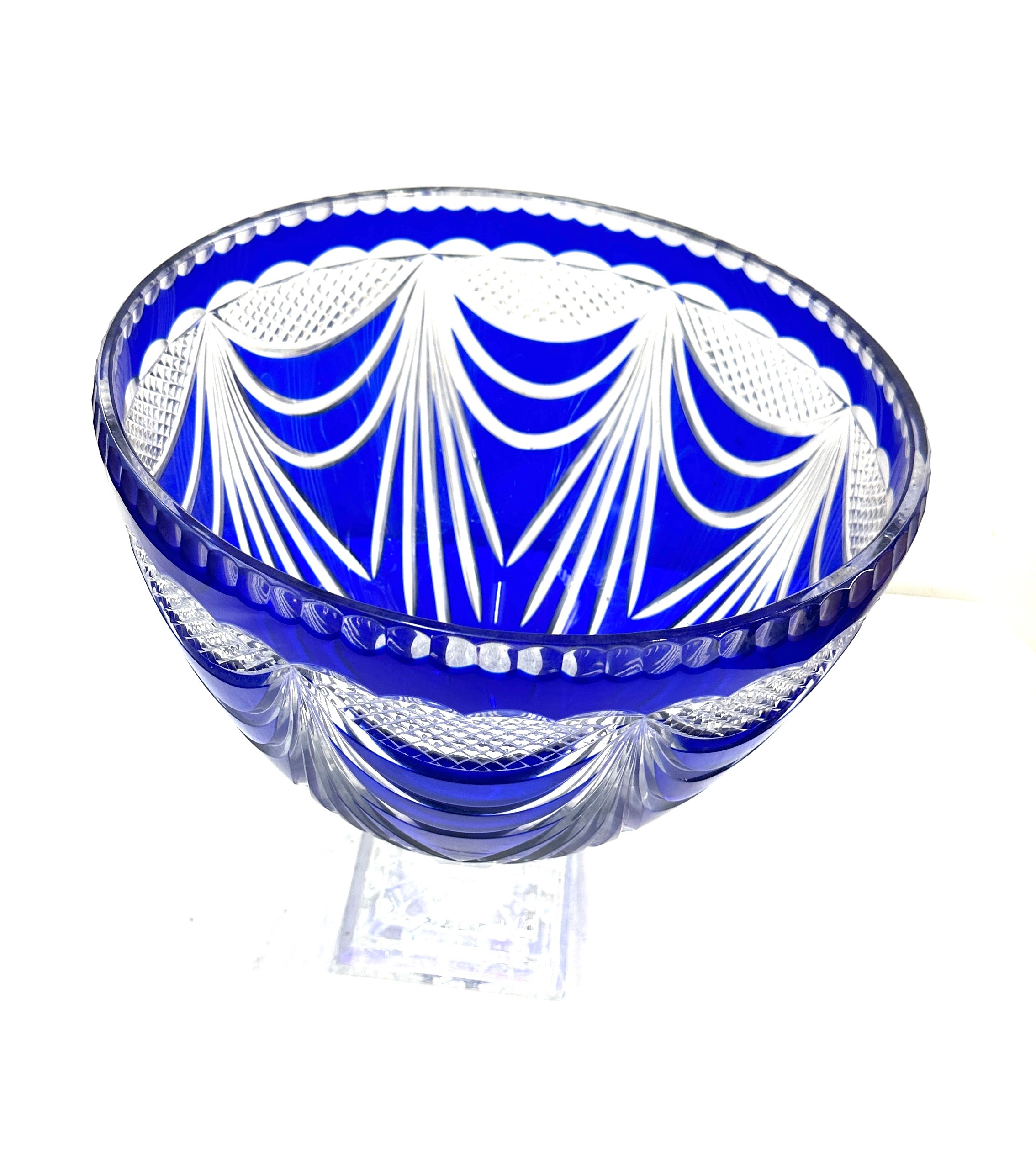 Large blue glass centre piece, overall height 13 inches, Width 12 inches - Bild 3 aus 3