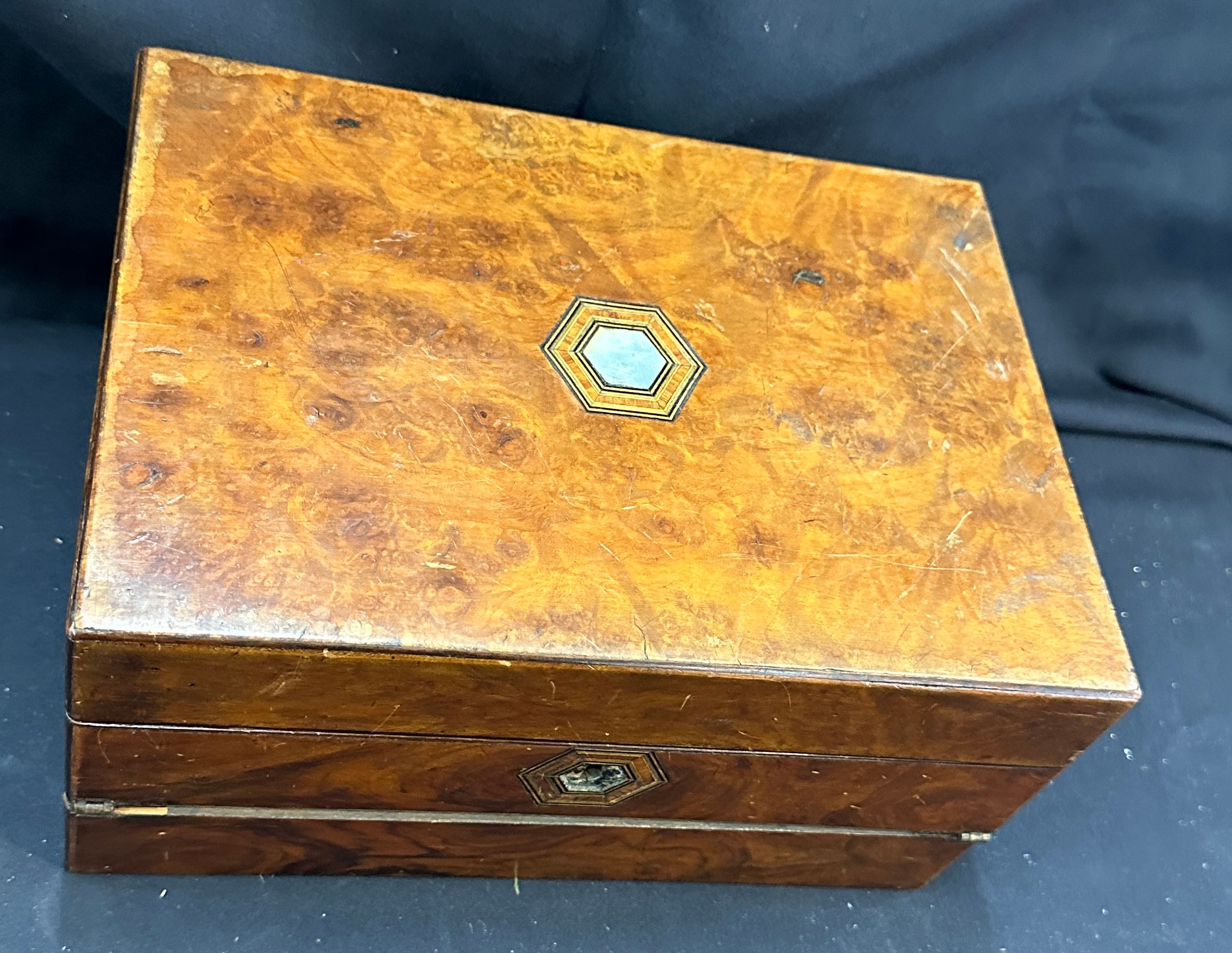 Antique tea caddy in need of restoration measures approximately 6 inches tall 12 inches wide 8.5 - Image 2 of 3