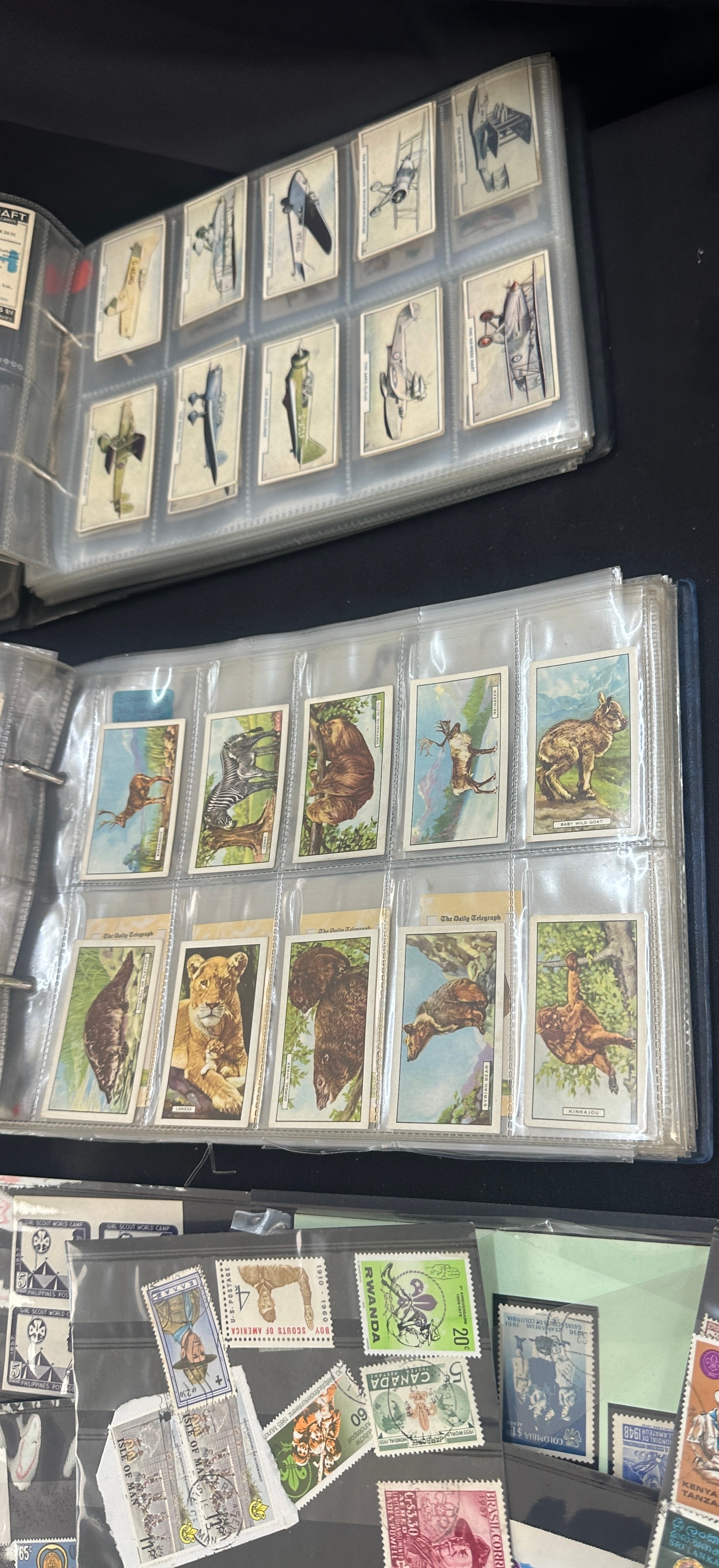 Selection of vintage cigarette cards and stamps - Bild 10 aus 11
