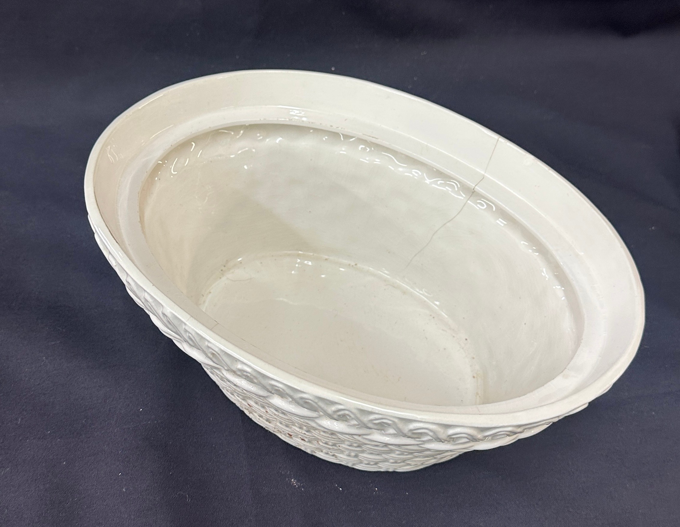 Large duck egg holder crack to base measures approx length 14 inches, width 8 inches and height 12 - Image 3 of 5