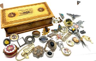 Selection of vintage and later brooches