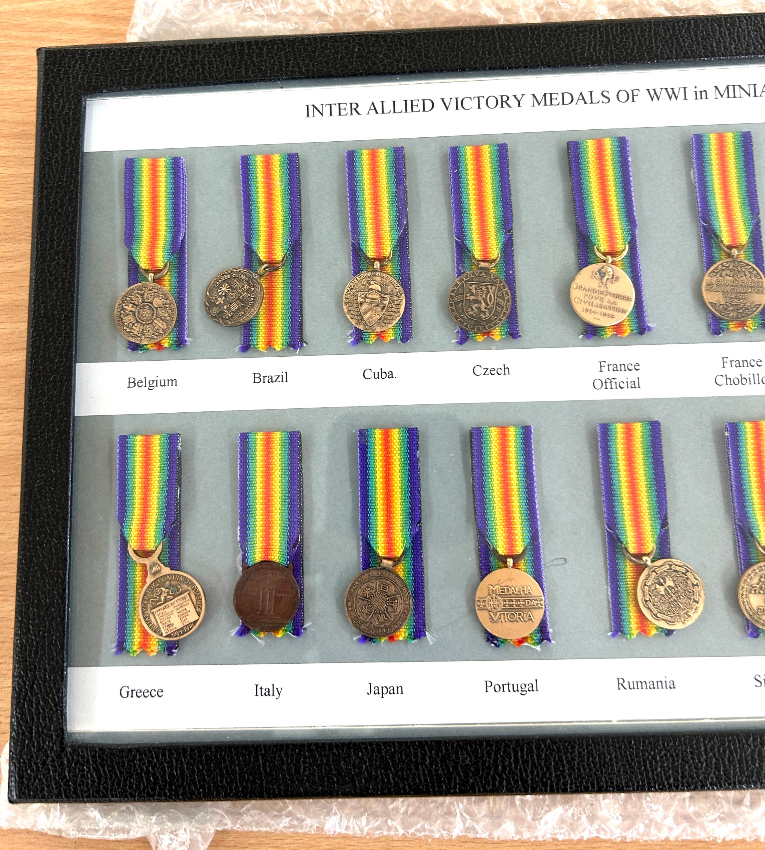A frame set of 16 x WW1 inter-allied miniature victory medals - Image 3 of 3