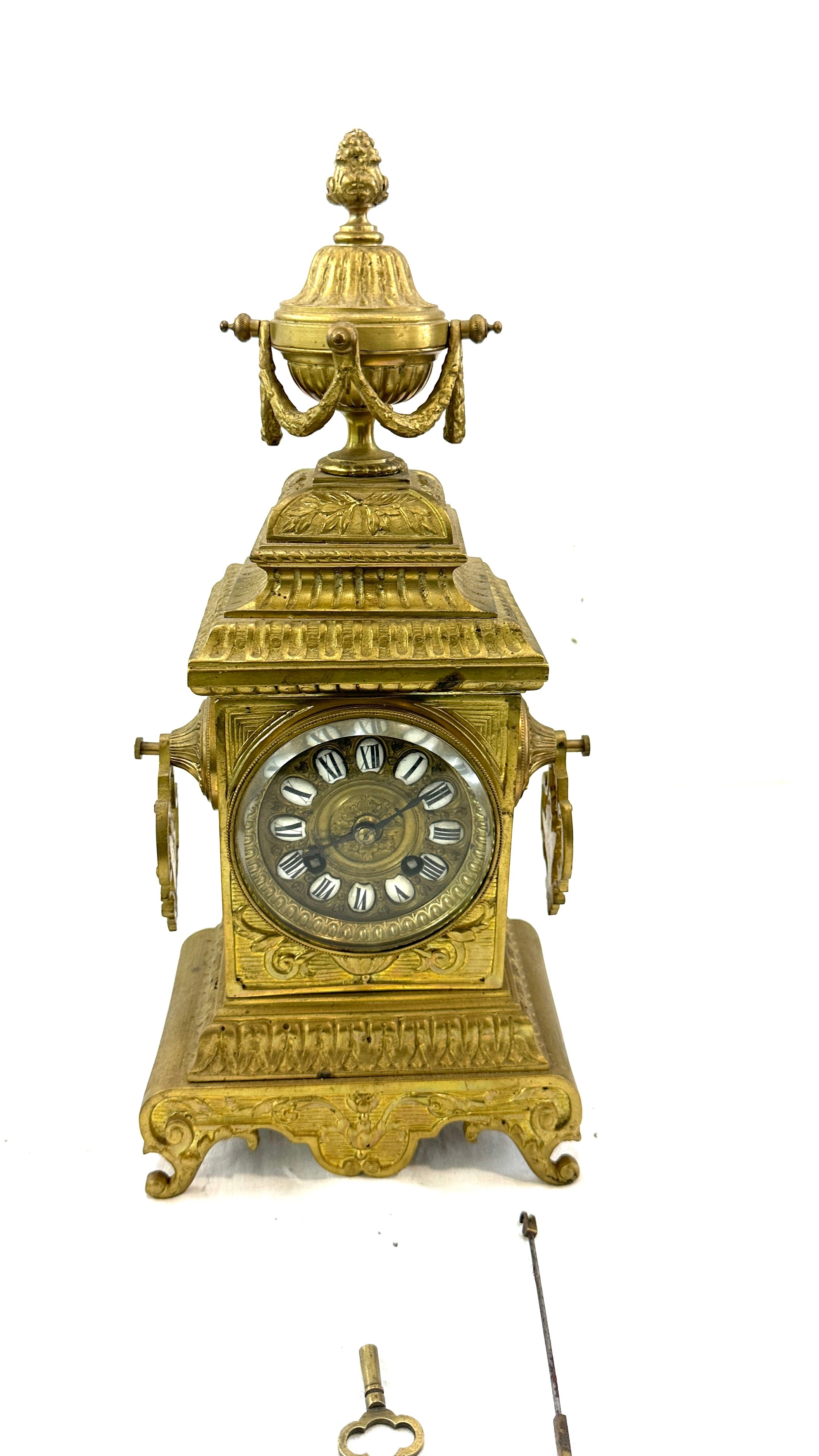 Vintage brass 2 key hole mantel clock with key and pendulum, approximate measurements Height 16 - Image 2 of 4