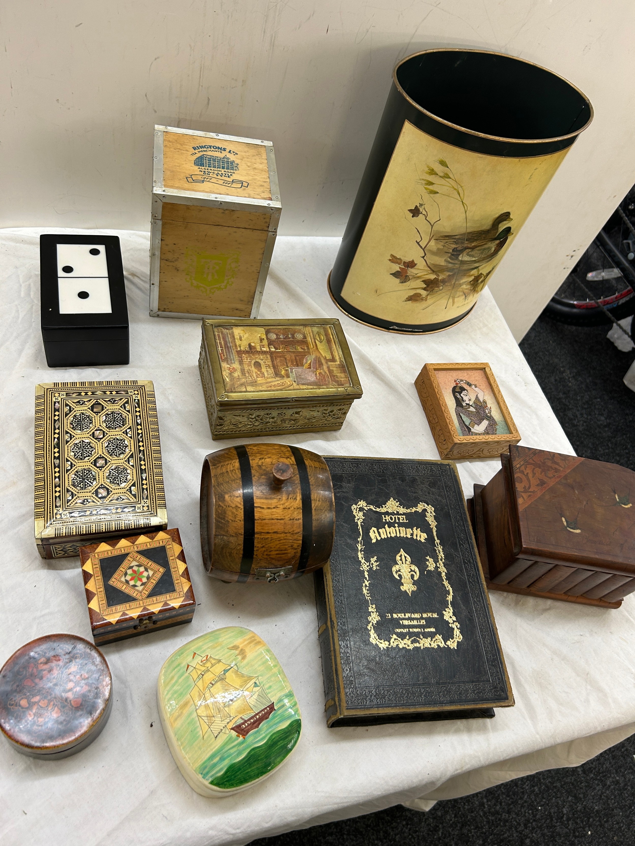 Large selection of vintage boxes includes inlaid etc - Image 3 of 3