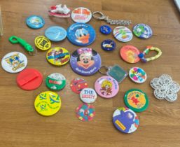 Selection of vintage badges to include Mr Blobby, Beano Menace, Disney etc