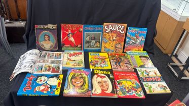 Quantity of vintage annuals to include ' School boy stories', Old cinema ones etc