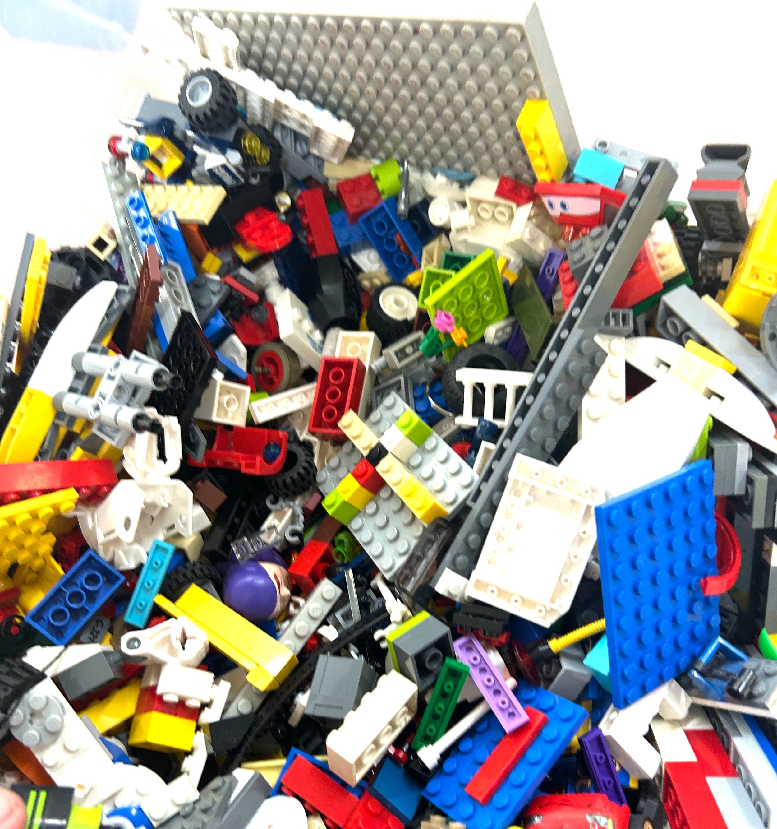 Large selection of Lego to include men, base plates etc - Image 4 of 6