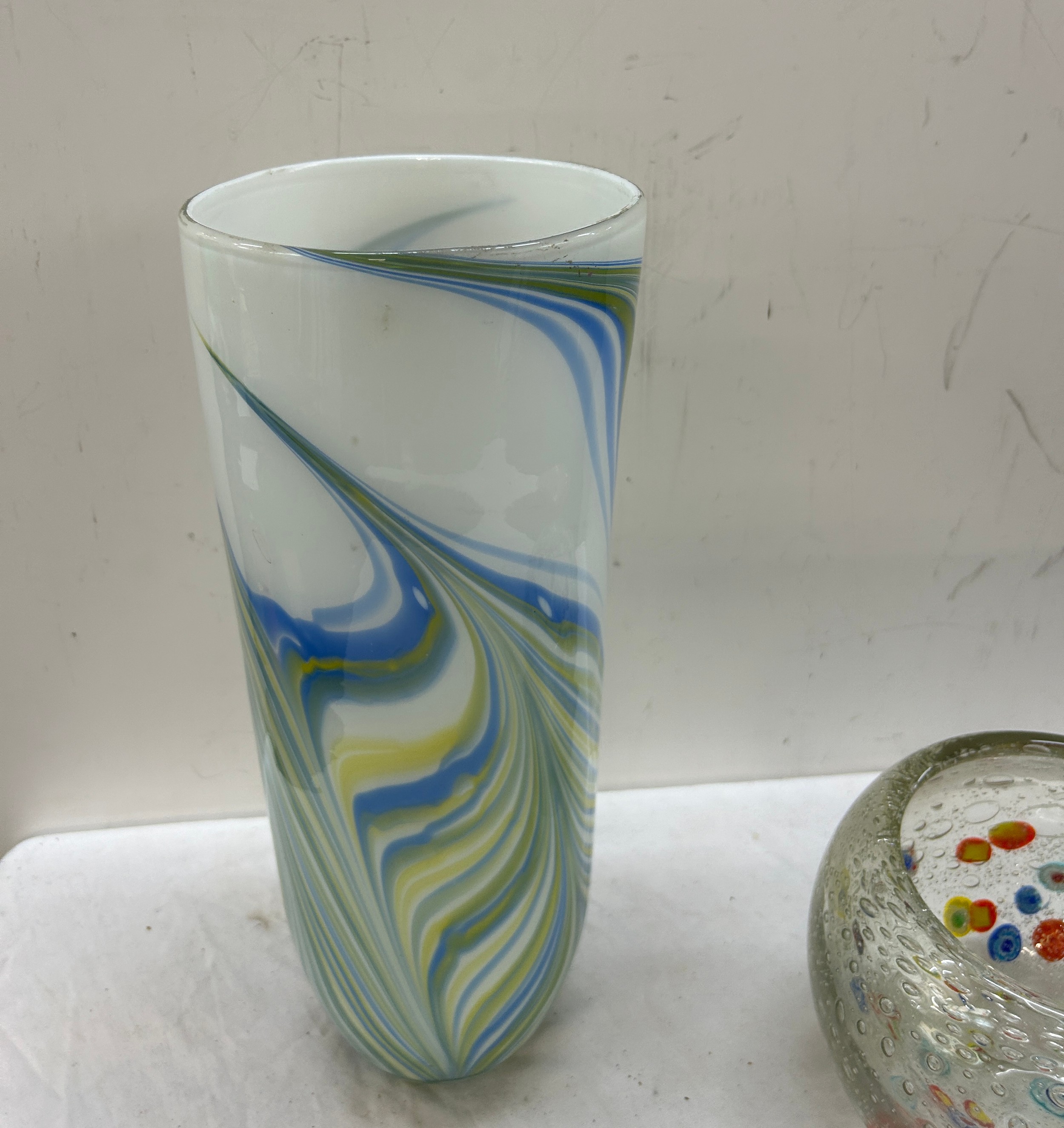 Two Pieces of Art glass includes a vase and bowl - Image 2 of 5