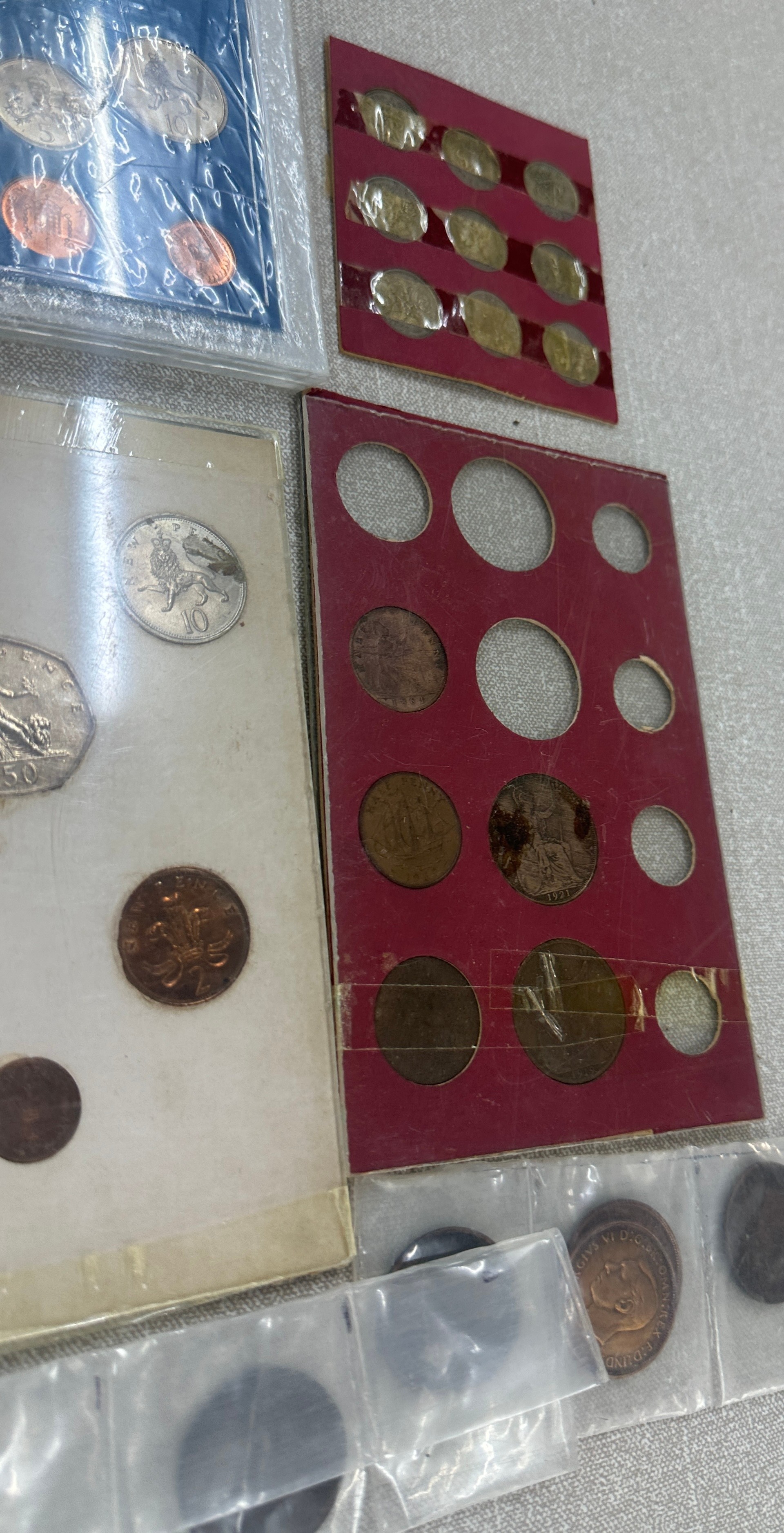Selection of assorted coin sets includes The Coinage of Great Brittain 1980, 1979 etc - Image 6 of 10