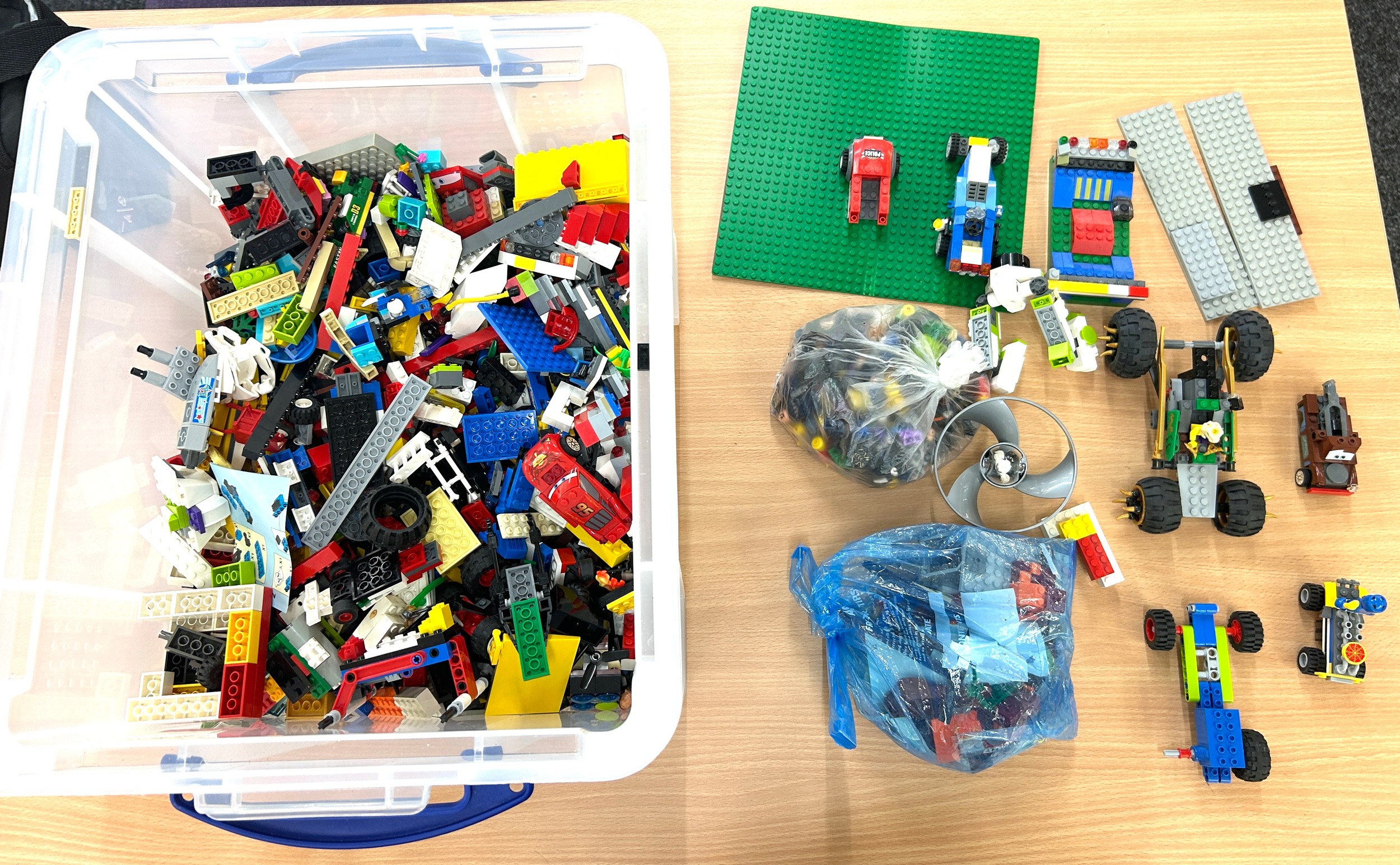 Large selection of Lego to include men, base plates etc