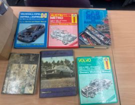 Selection of vintage car manuals to include haynes etc