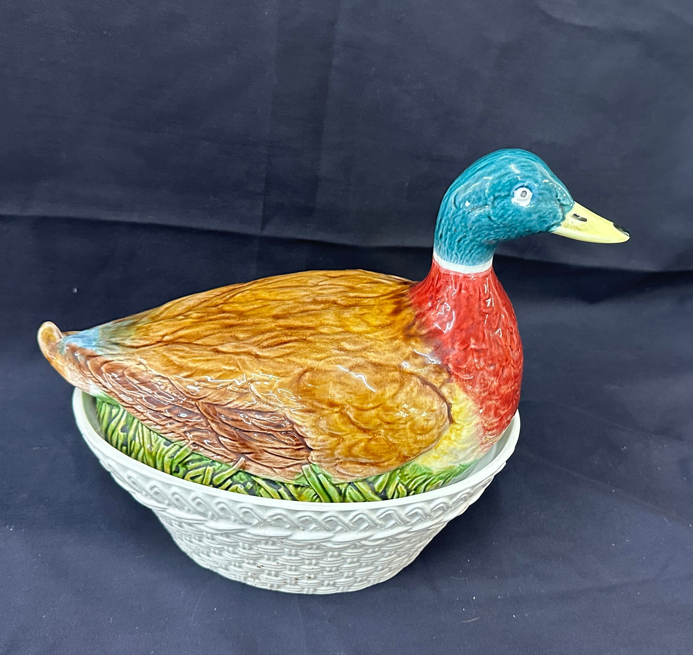 Large duck egg holder crack to base measures approx length 14 inches, width 8 inches and height 12 - Image 5 of 5